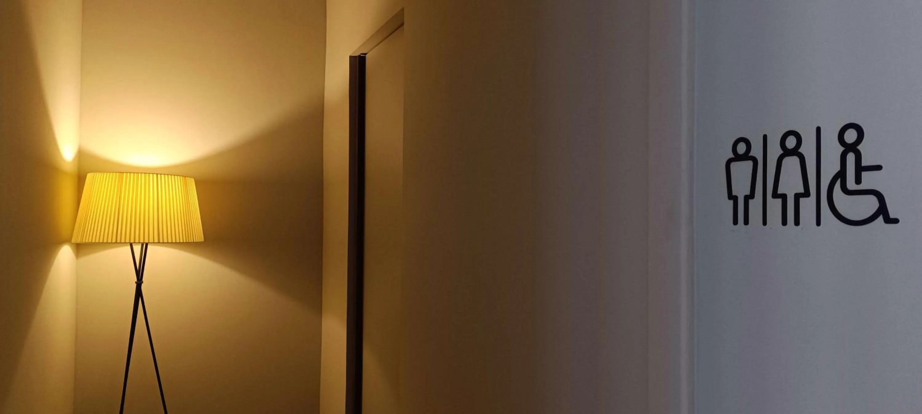 Toilet in Best Western Premier CMC Girona