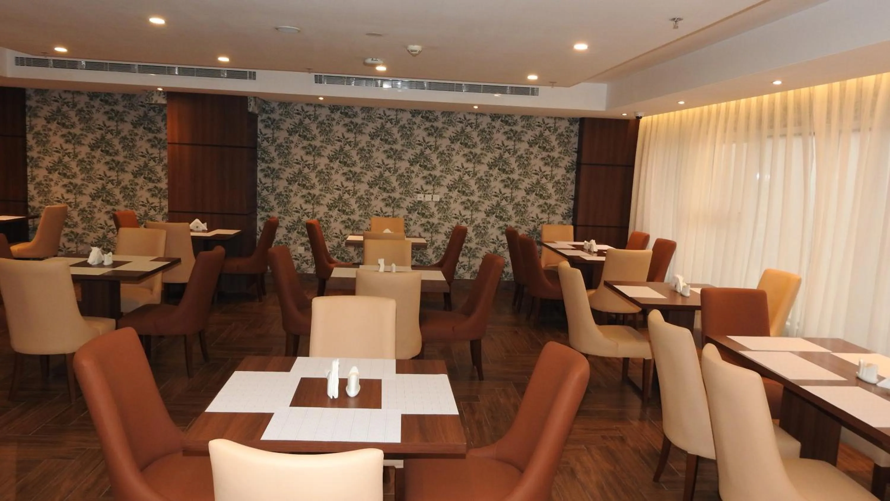 Restaurant/places to eat in Level Nine Hotel