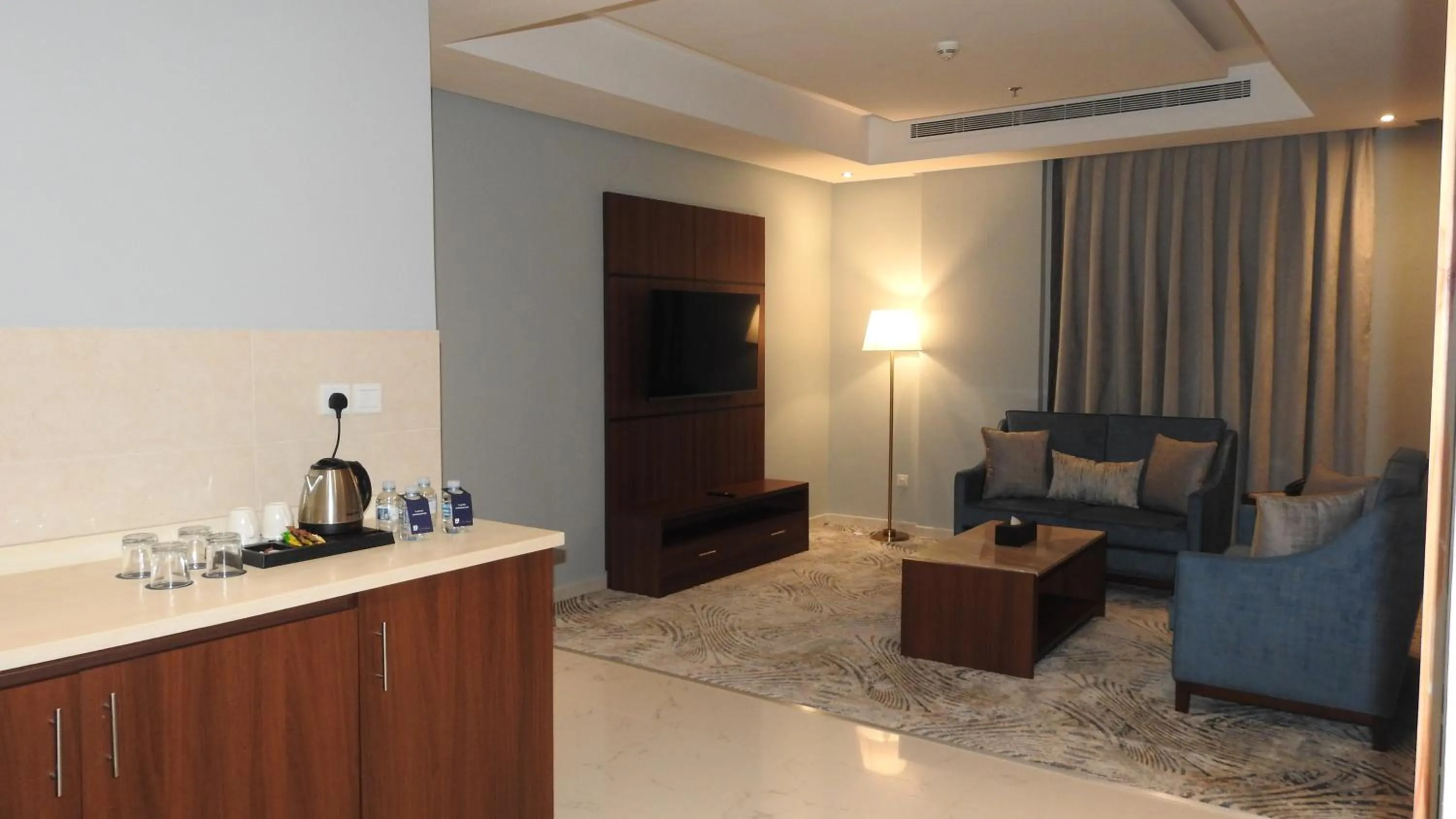Coffee/tea facilities in Level Nine Hotel