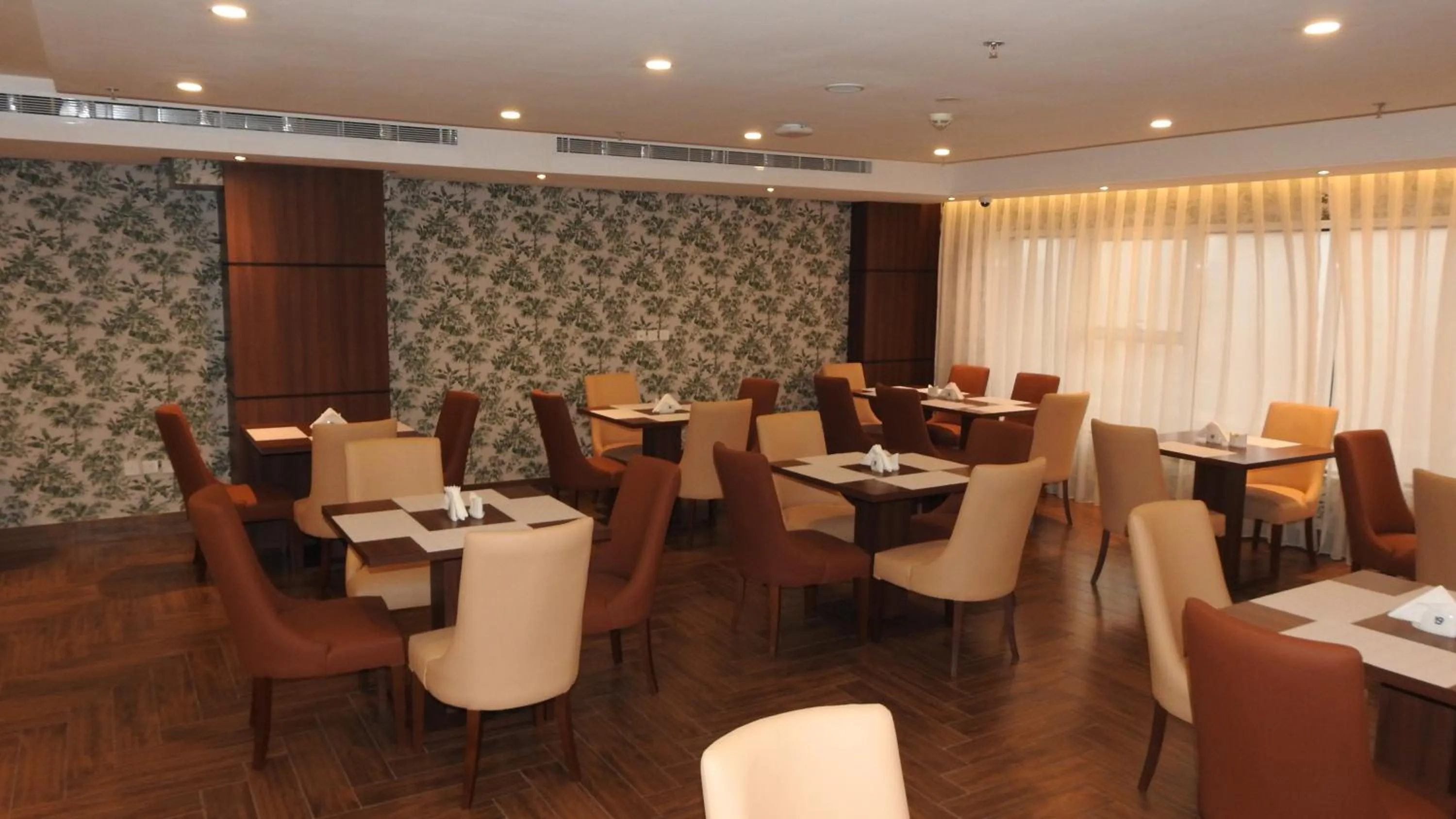 Restaurant/places to eat in Level Nine Hotel
