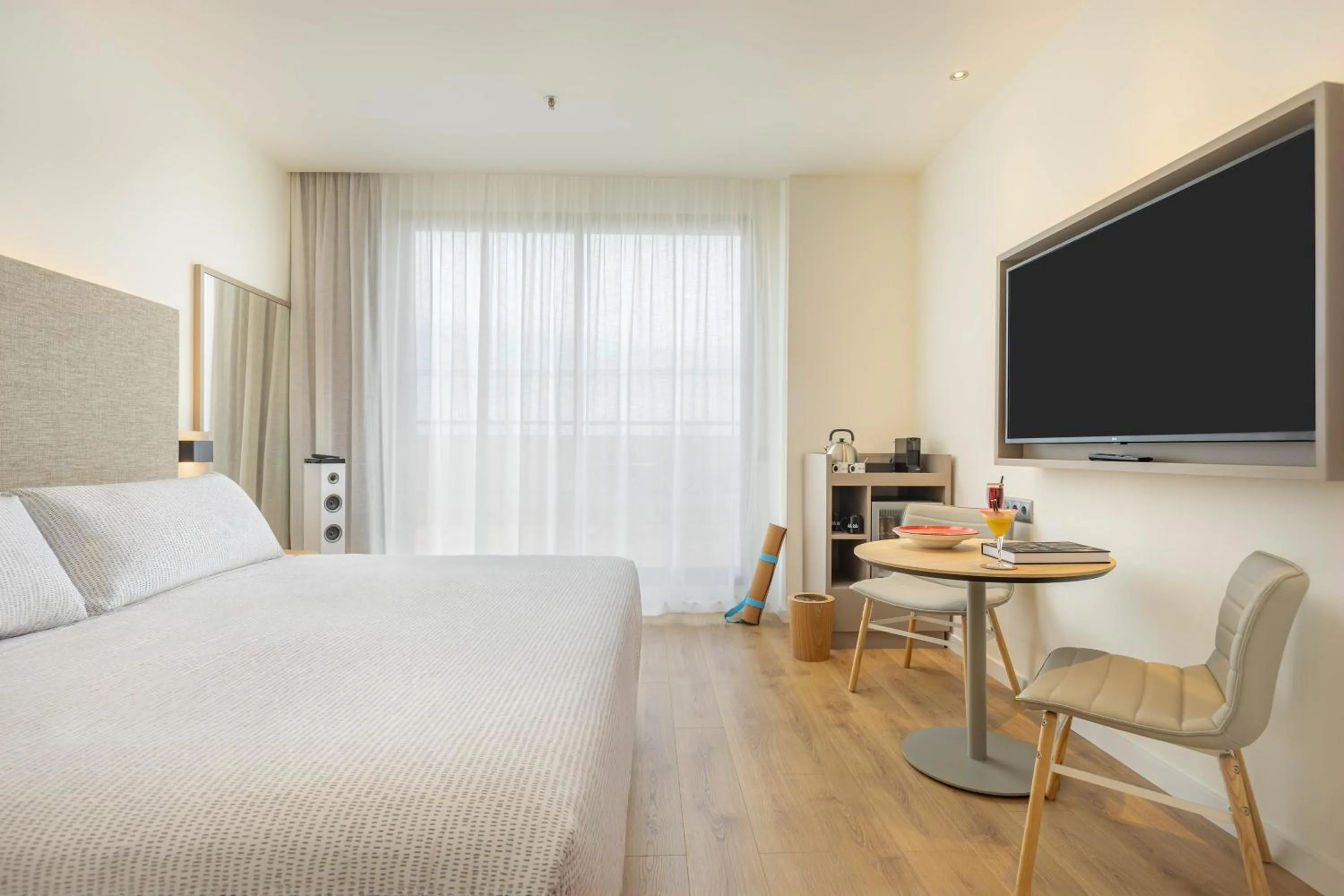 Bed in INNSiDE by Melia Valencia Oceanic