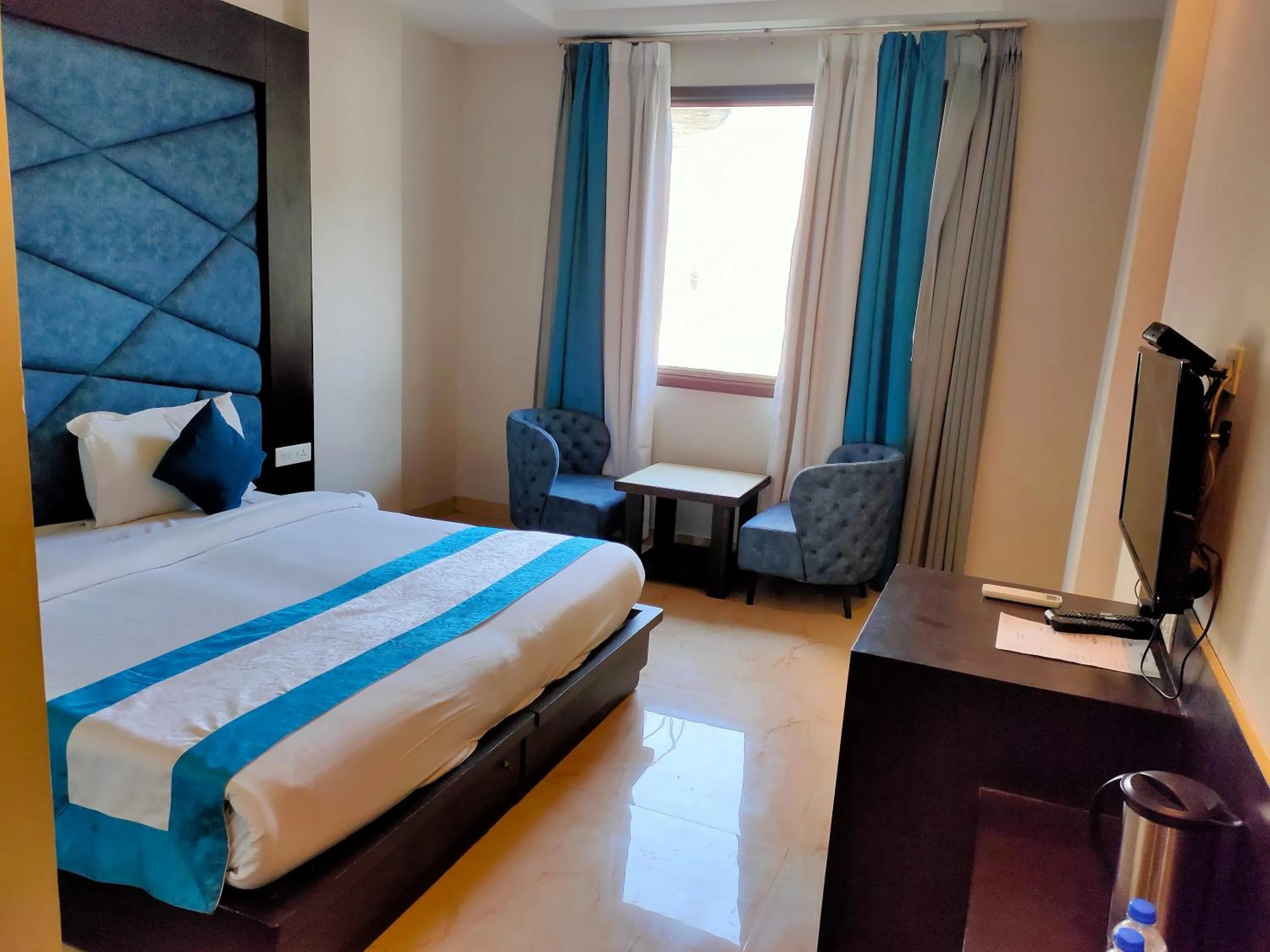 TV and multimedia, Bed in Hotel Crimson Palace