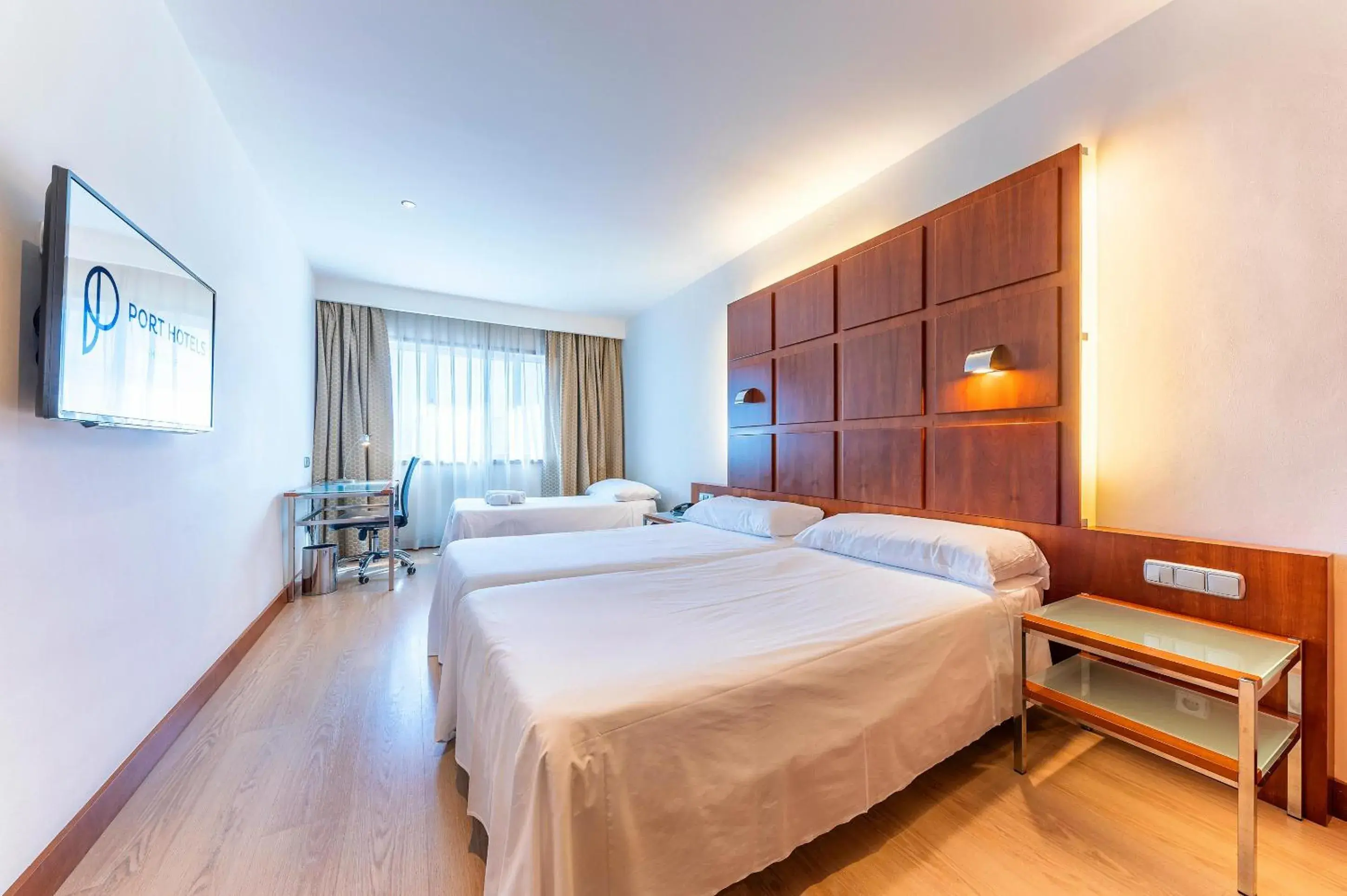 Triple Room with Airport Transfer in Port Azafata Valencia Triple Room with Airport Transfer in Port Azafata Valencia