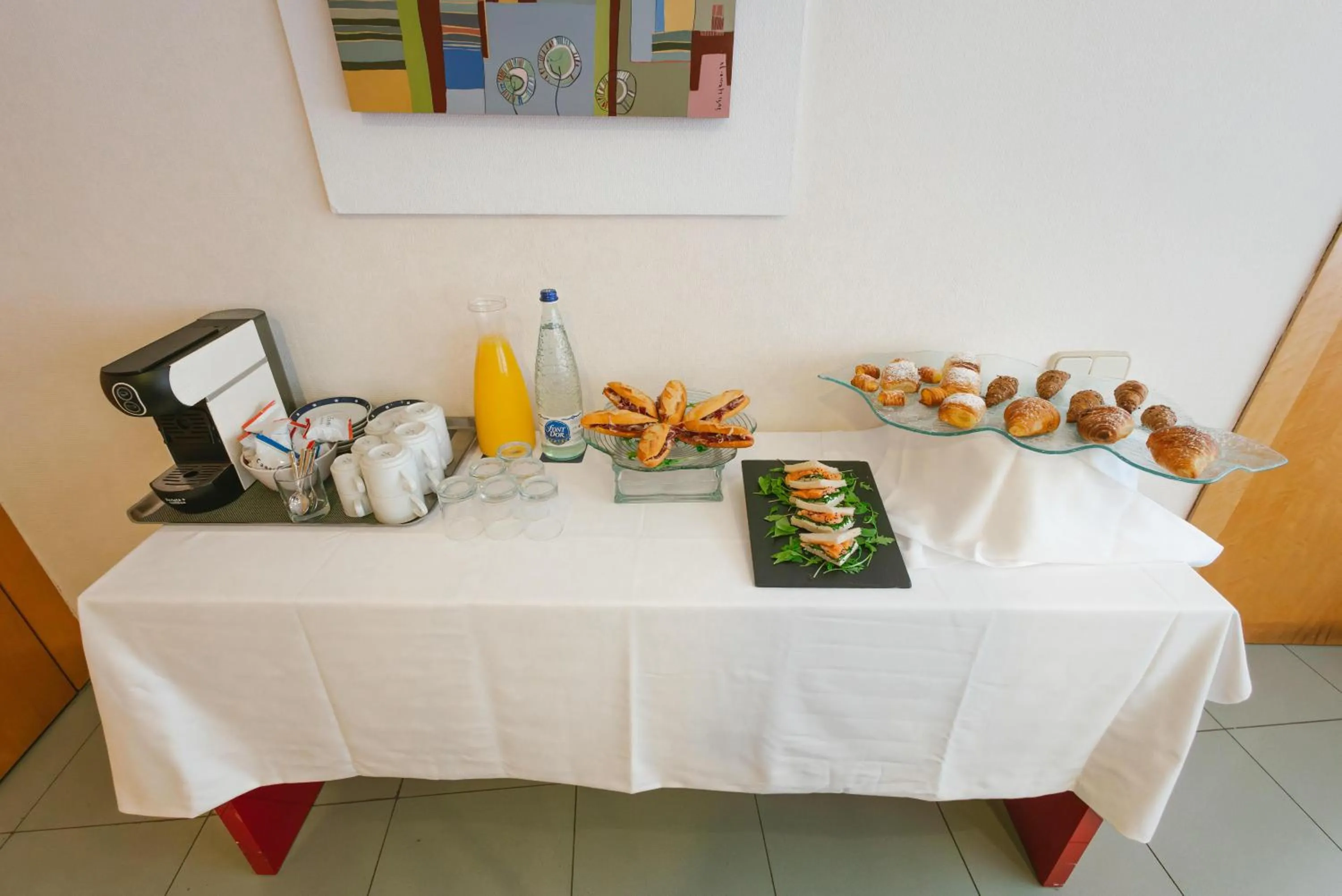 Photo of the whole room in Port Azafata Valencia