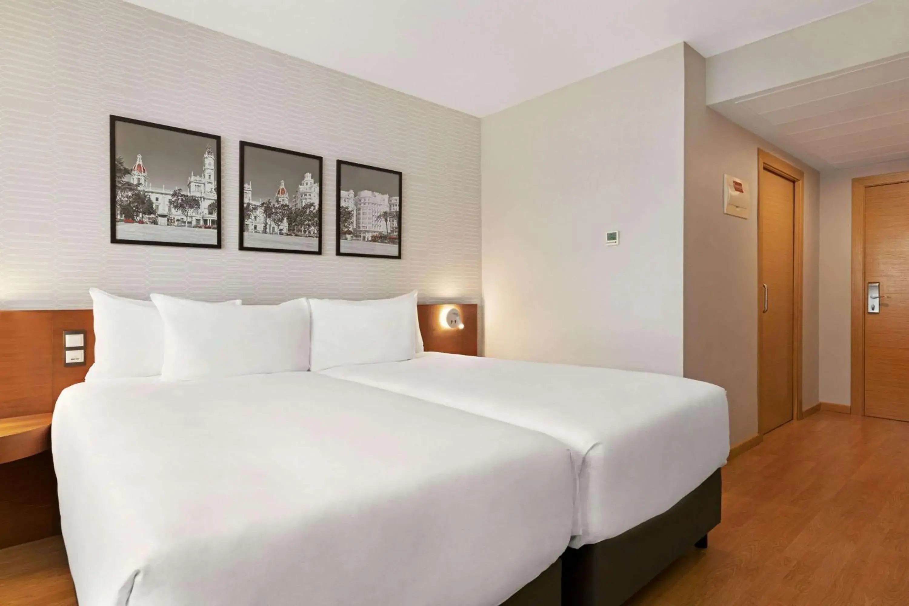 Photo of the whole room, Bed in Ramada by Wyndham Valencia Almussafes Photo of the whole room, Bed in Ramada by Wyndham Valencia Almussafes