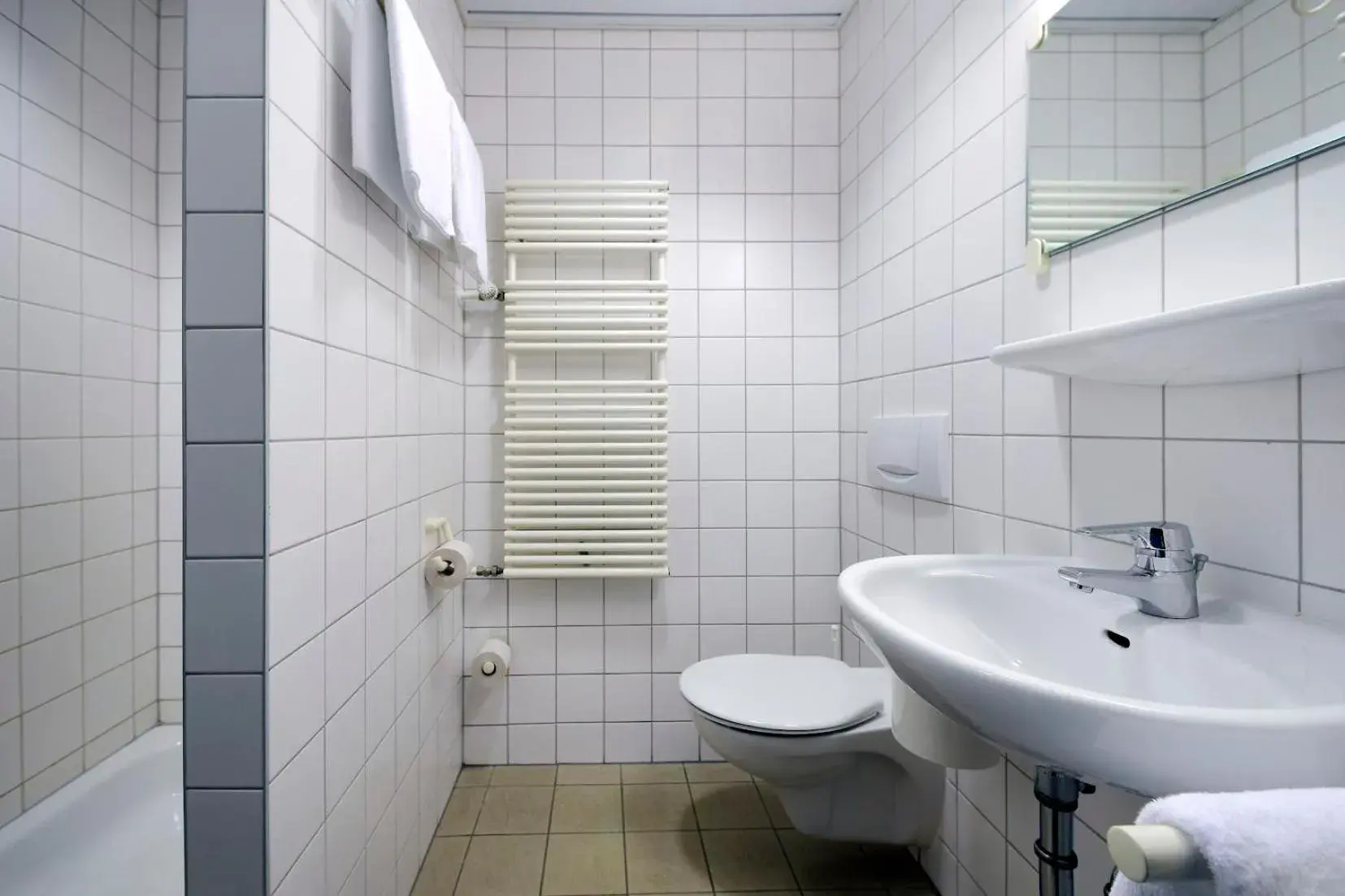 Triple Room - single occupancy in Olympia Hotel Suhl Triple Room - single occupancy in Olympia Hotel Suhl