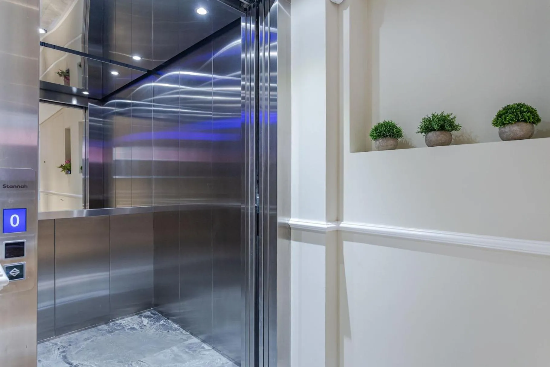 elevator in Cleveland Residences Farringdon