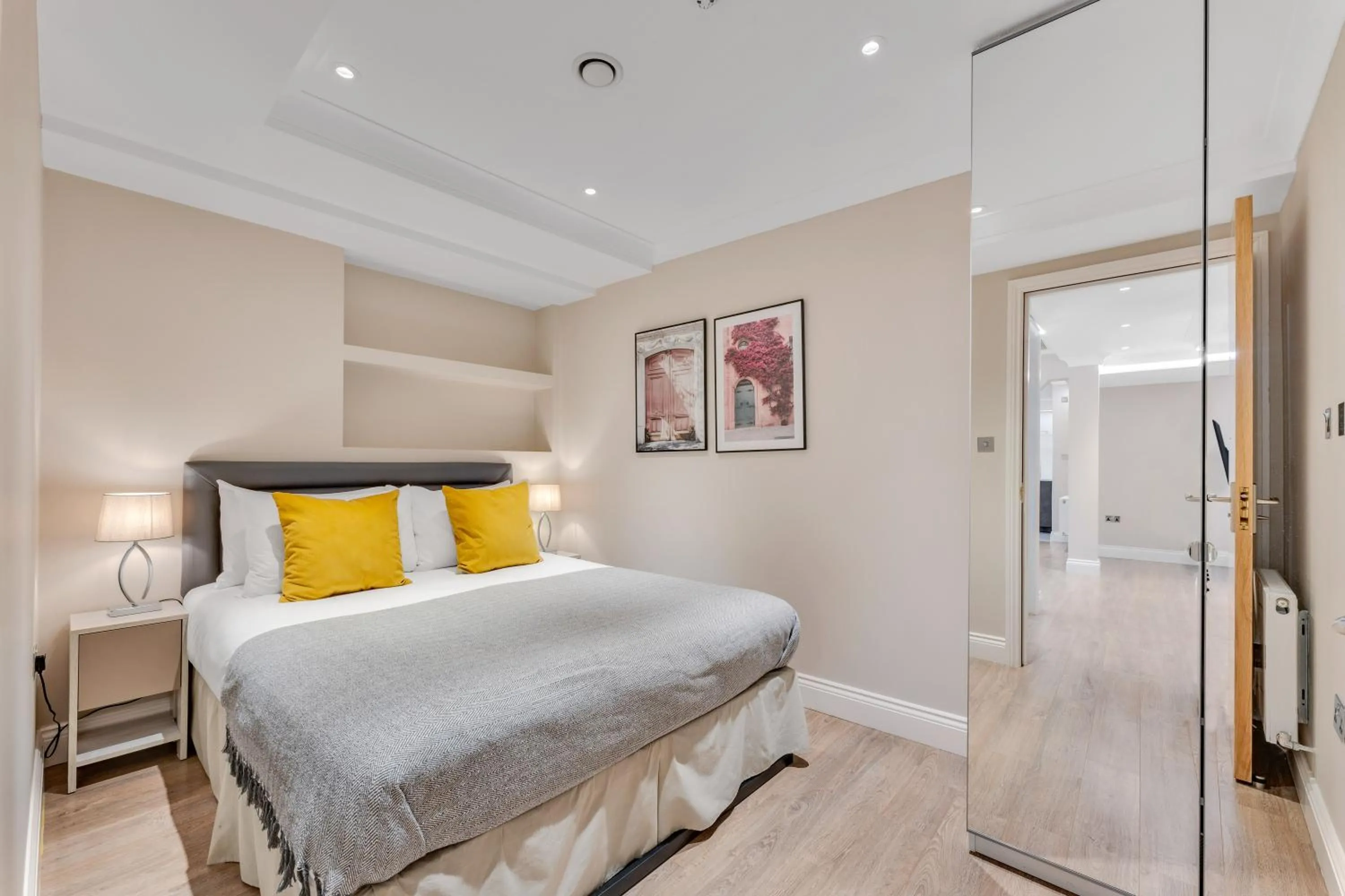 Bed in Cleveland Residences Farringdon