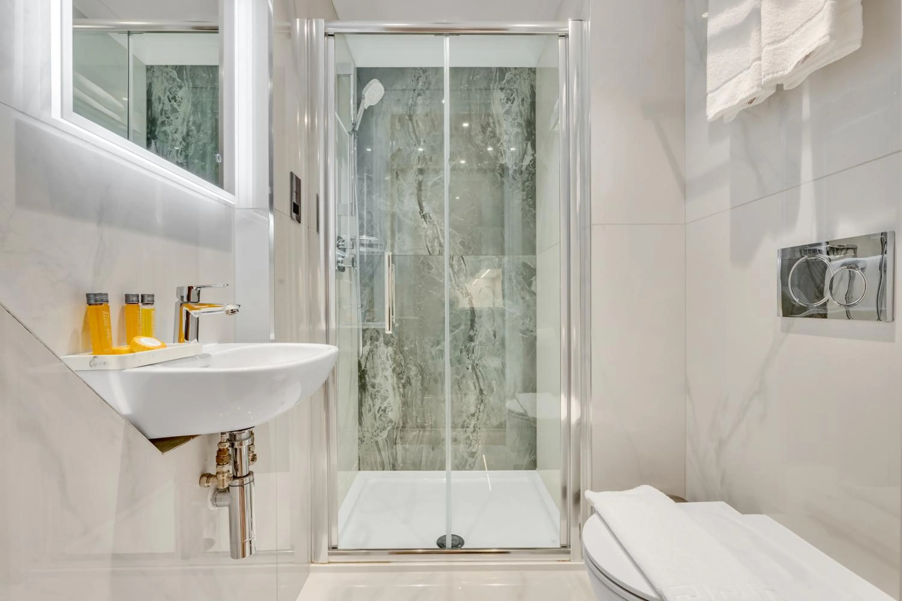 Bathroom in Cleveland Residences Farringdon