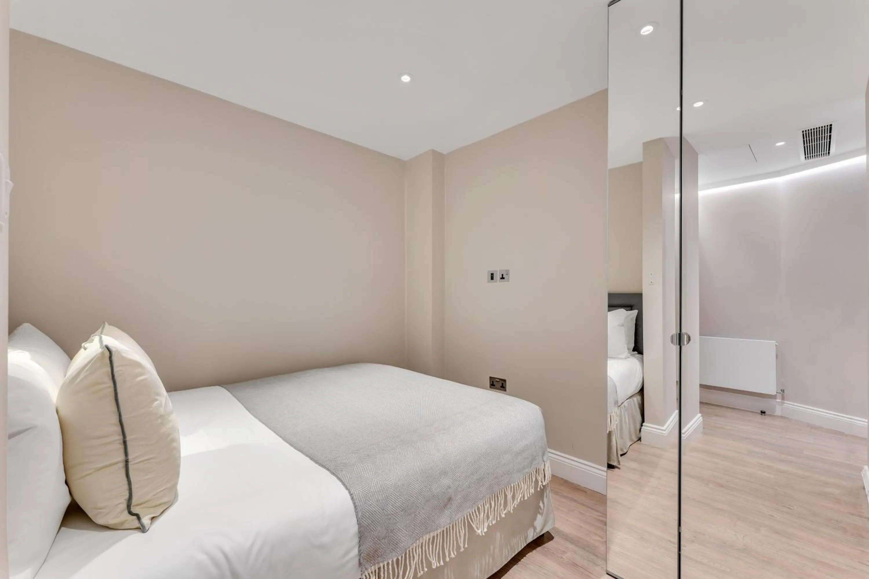 Bed in Cleveland Residences Farringdon