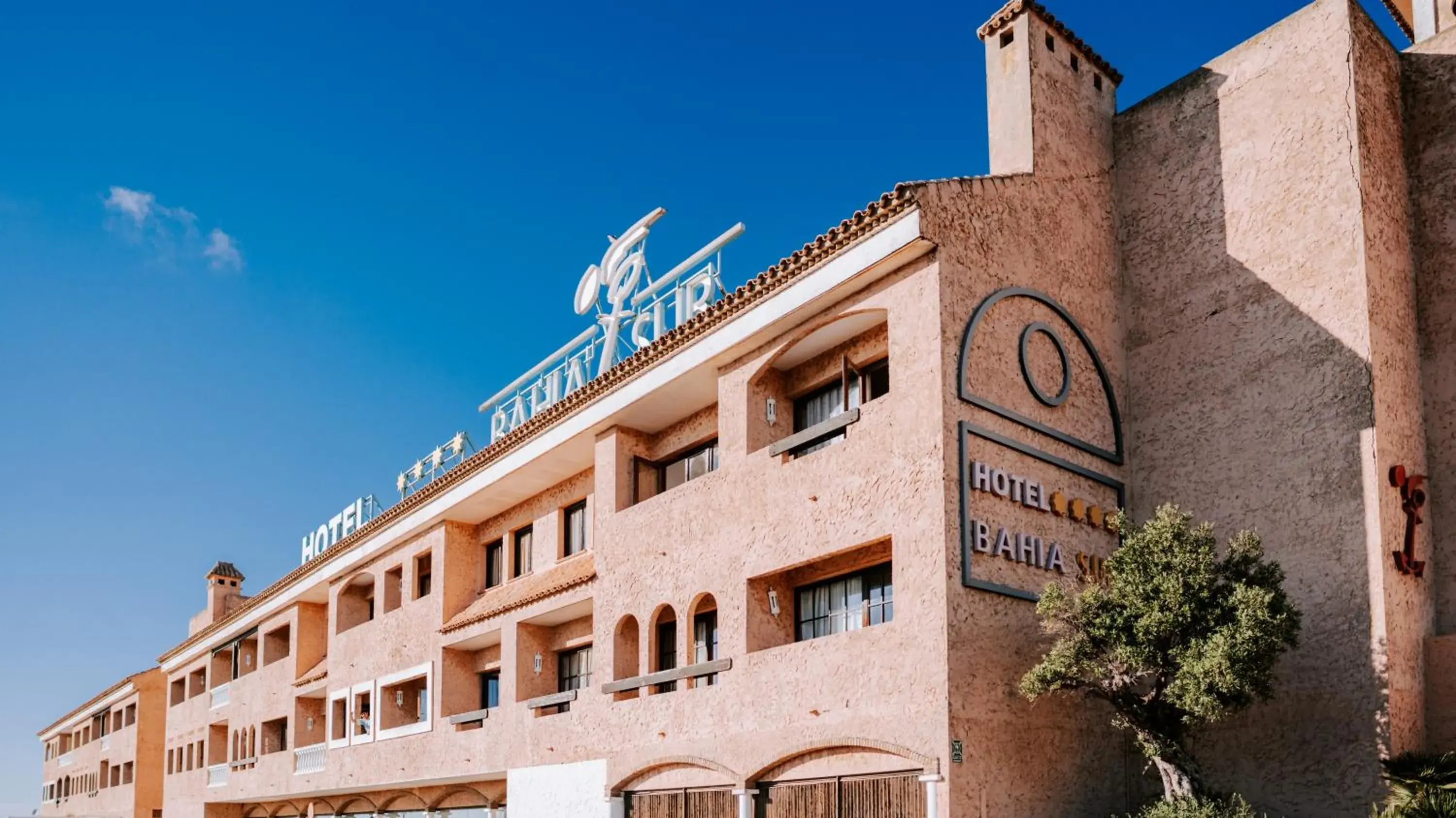 Property building in Hotel Bahia Sur Property building in Hotel Bahia Sur