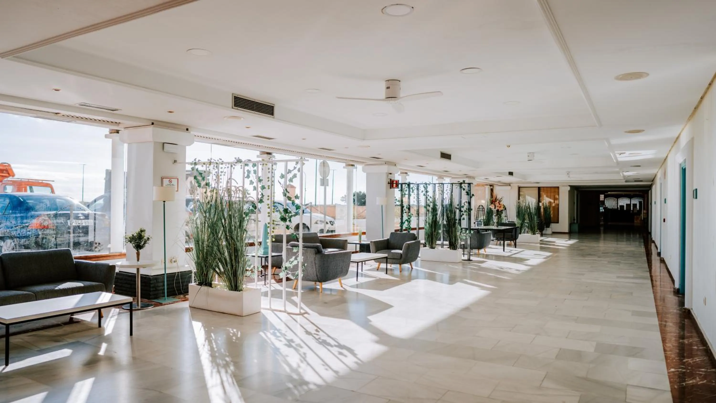Seating area in Hotel Bahia Sur