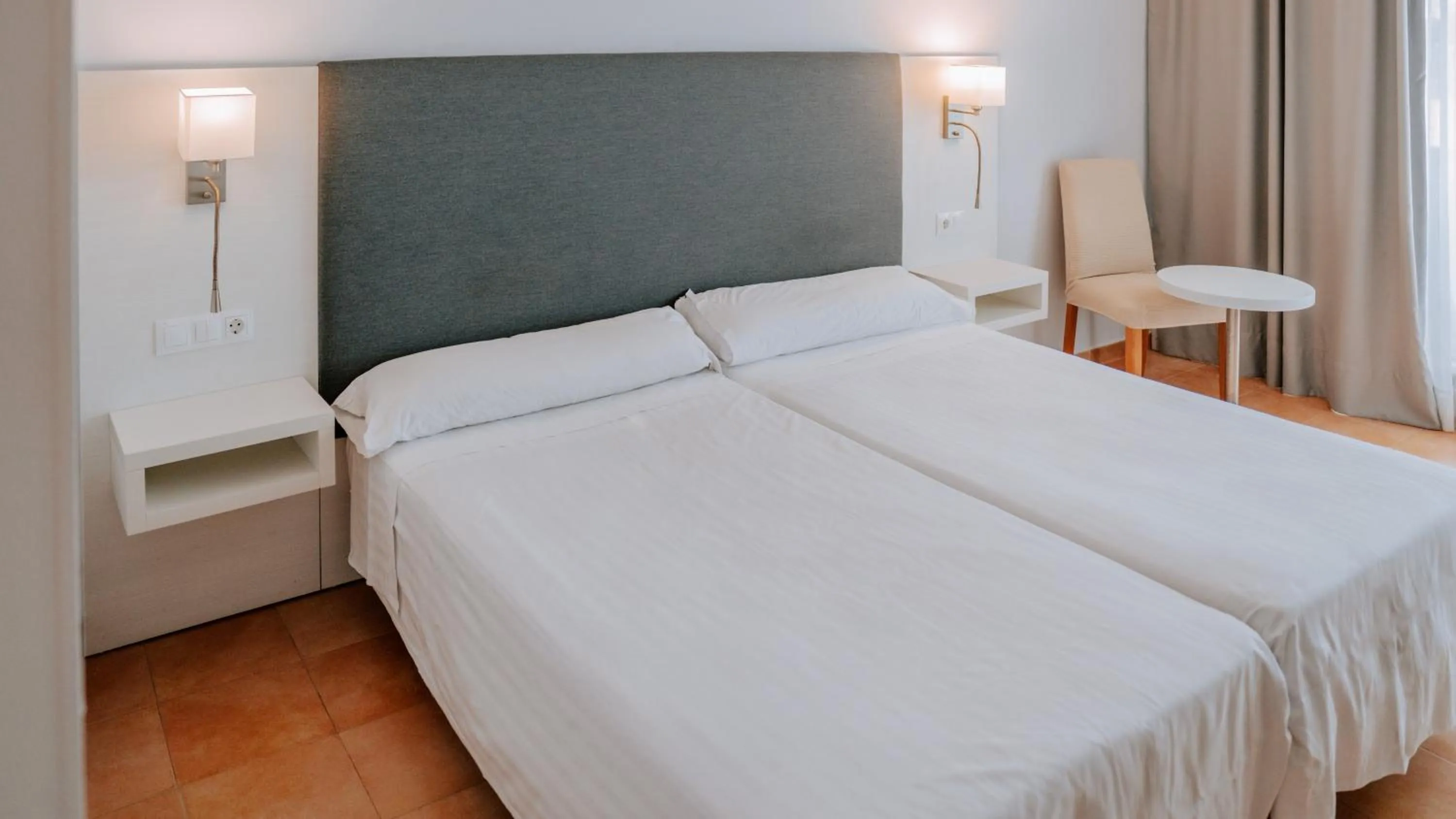 Bed in Hotel Bahia Sur