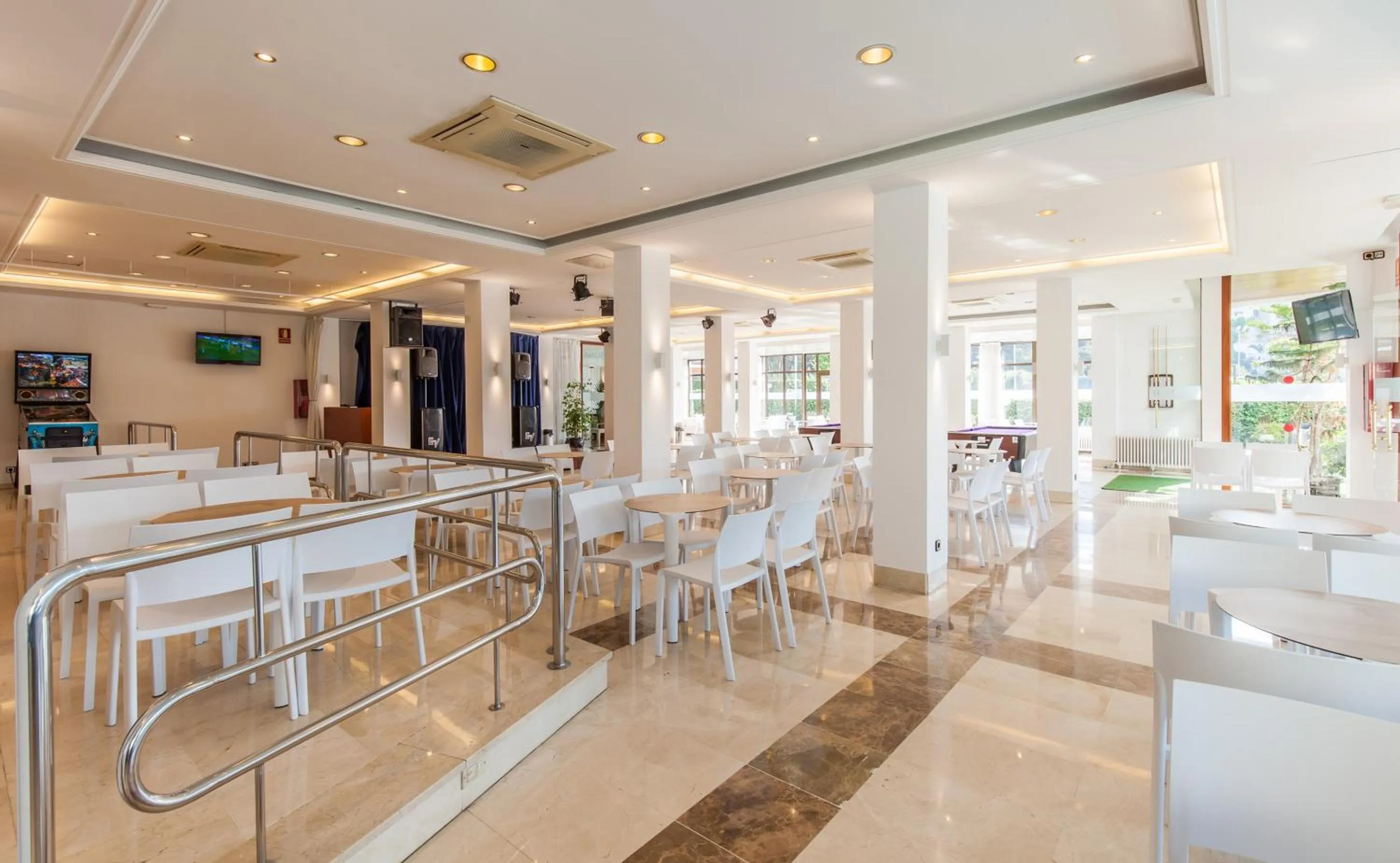 Lounge or bar in BLUESEA Montevista Hawai