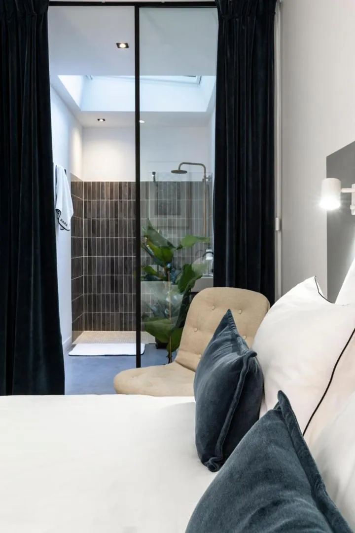 Bathroom, Bed in Baba Hotel