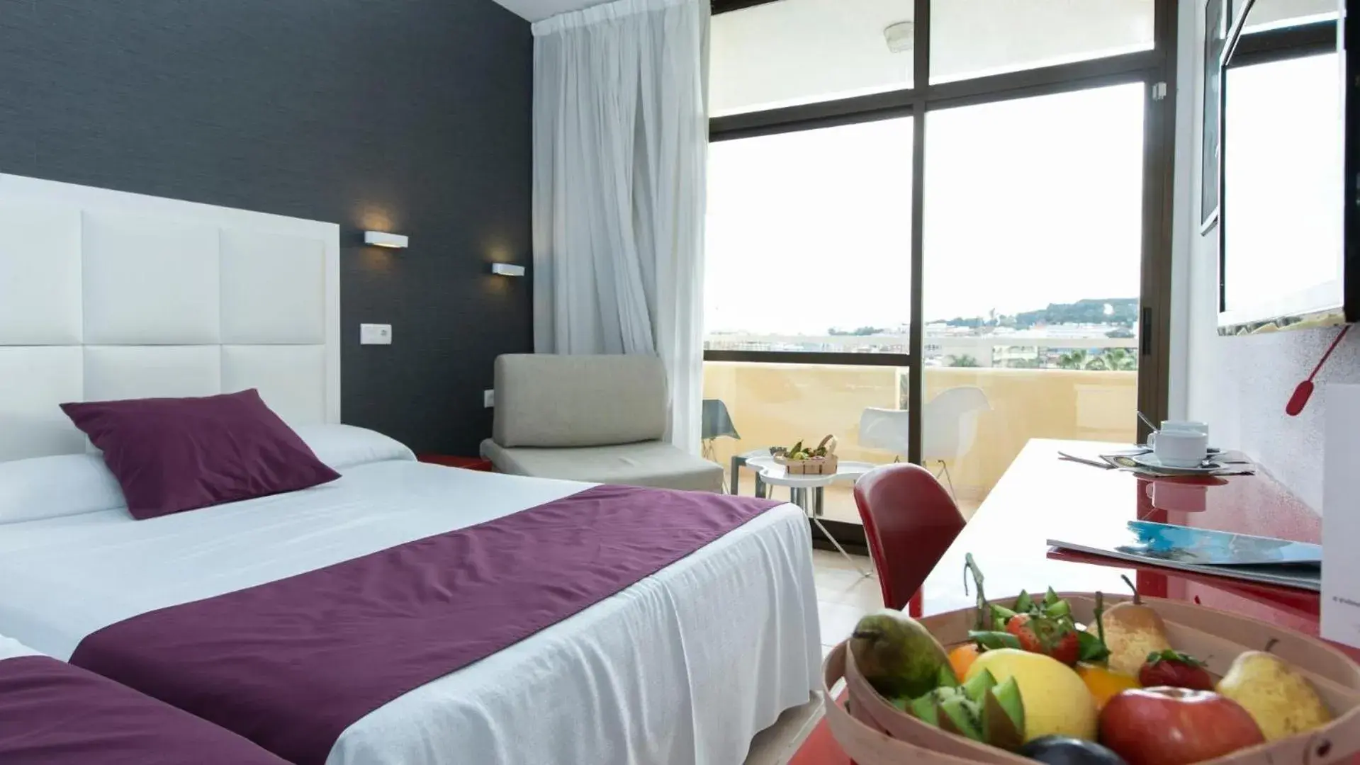 Photo of the whole room, Bed in Evenia Olympic Garden Photo of the whole room, Bed in Evenia Olympic Garden