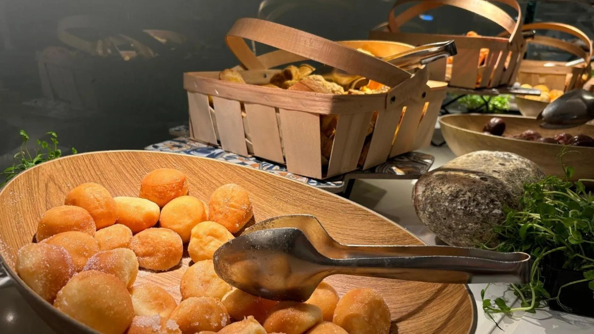 Restaurant/places to eat in Evenia Olympic Suites