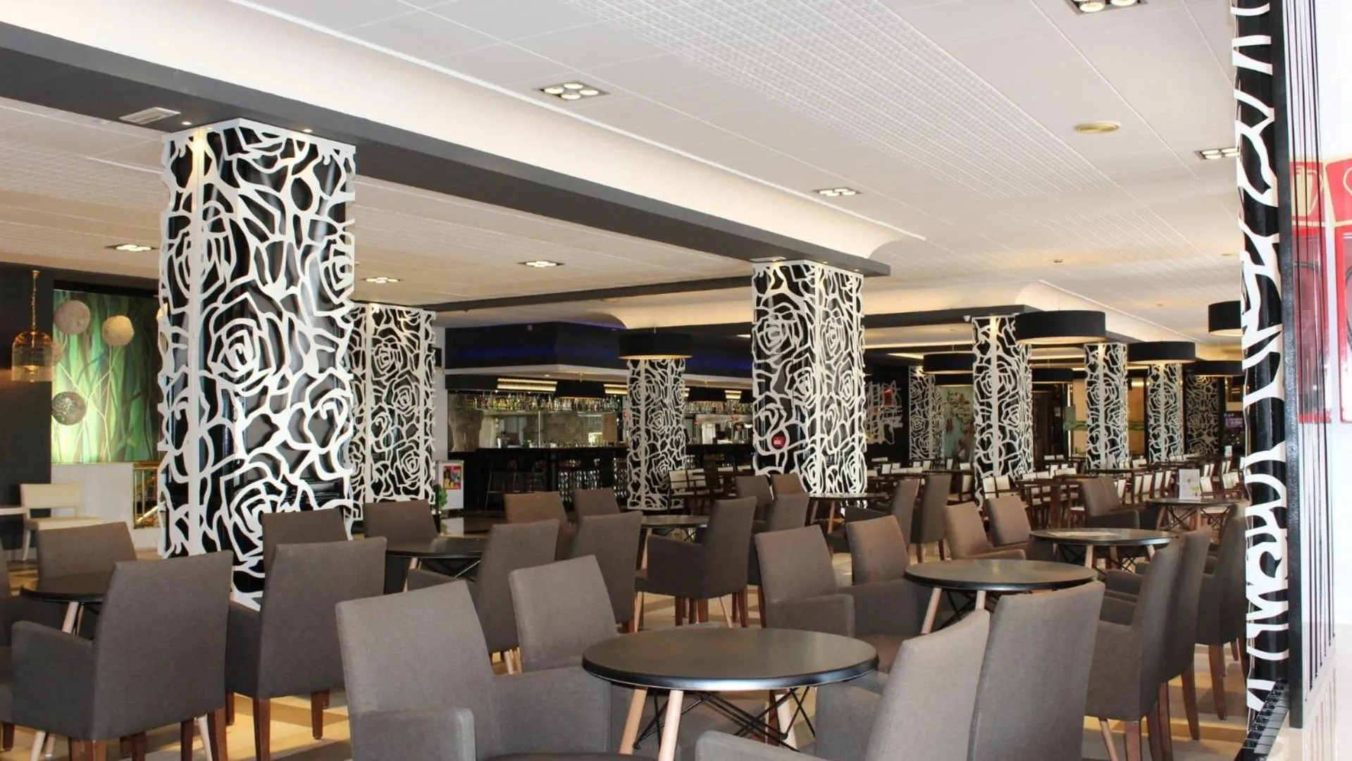 Restaurant/places to eat in Evenia Olympic Suites