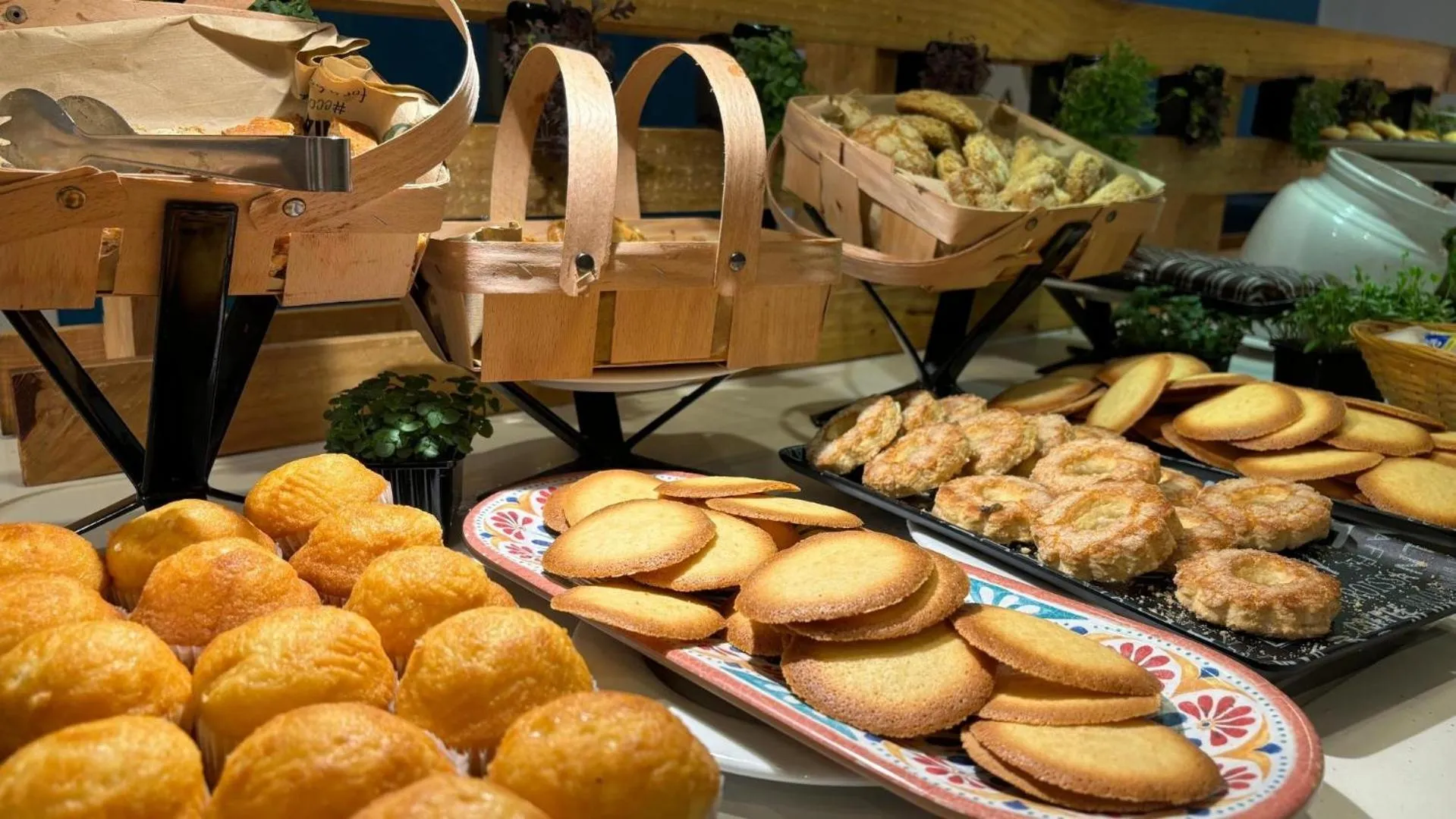 Restaurant/places to eat in Evenia Olympic Suites