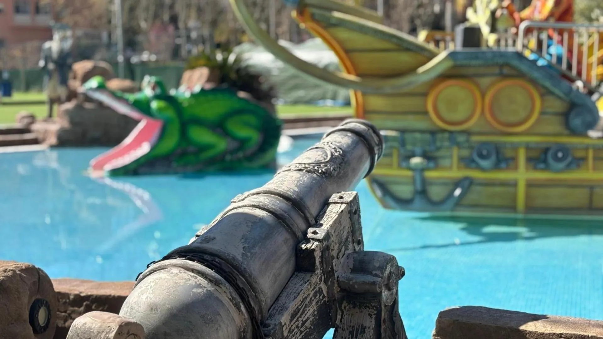 Swimming pool in Evenia Olympic Suites