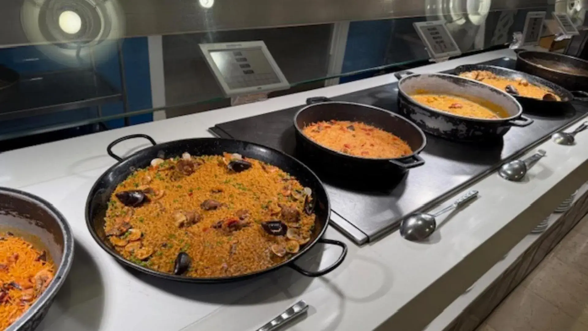 Restaurant/places to eat in Evenia Olympic Suites Restaurant/places to eat in Evenia Olympic Suites