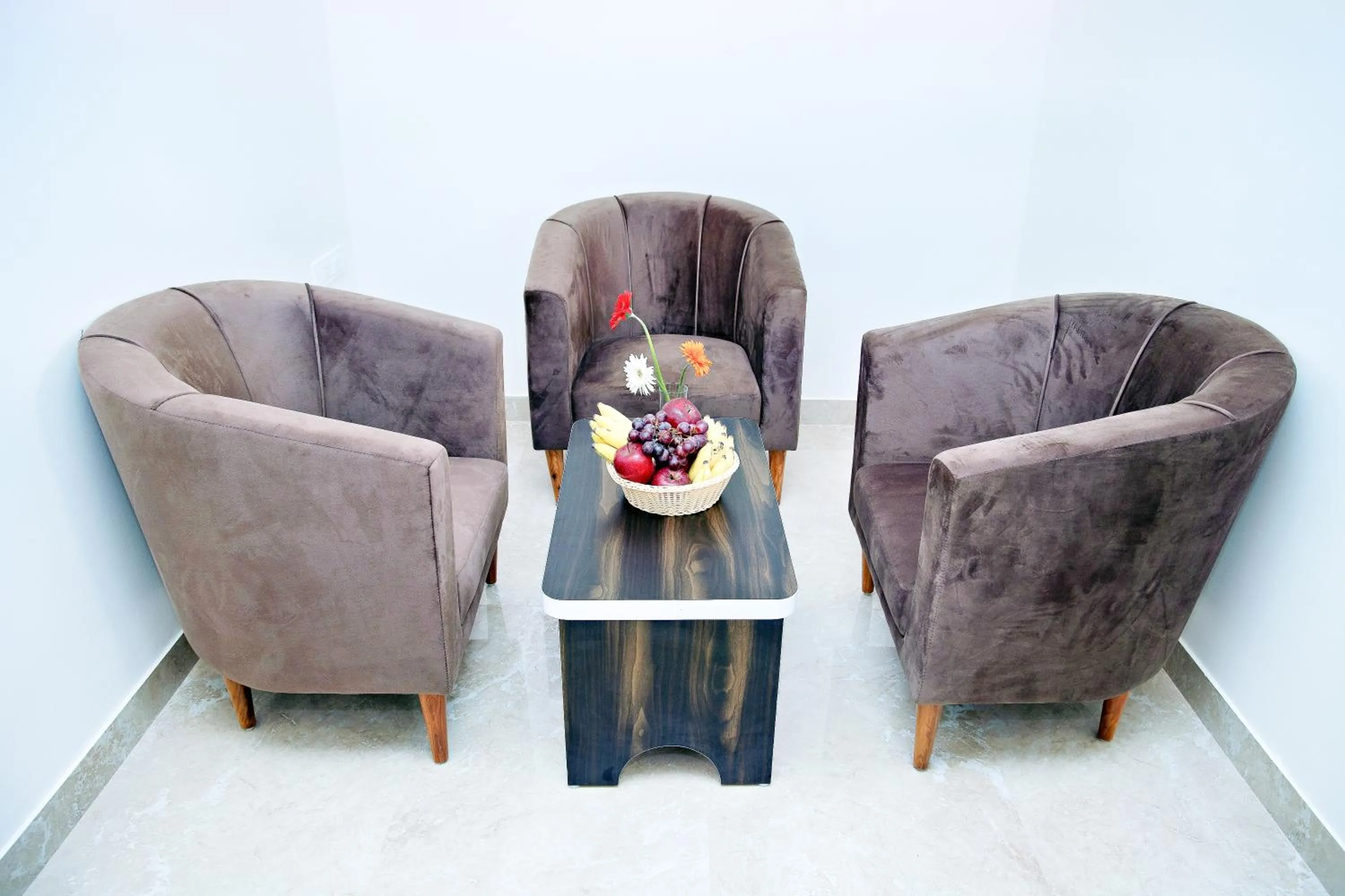 Seating area in Villa Grand Hotel Near Kempegowda International Airport