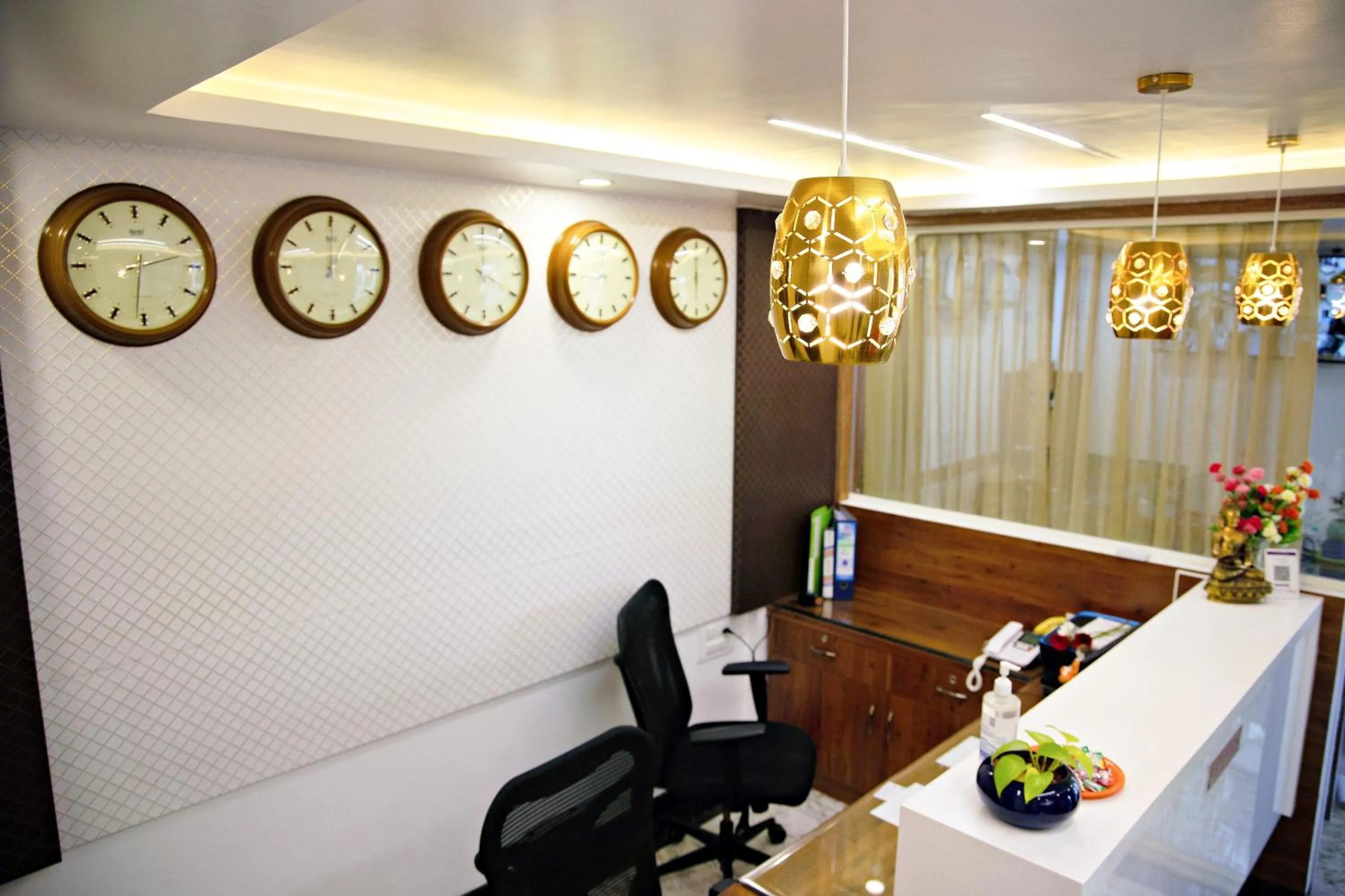 Lobby or reception in Villa Grand Hotel Near Kempegowda International Airport