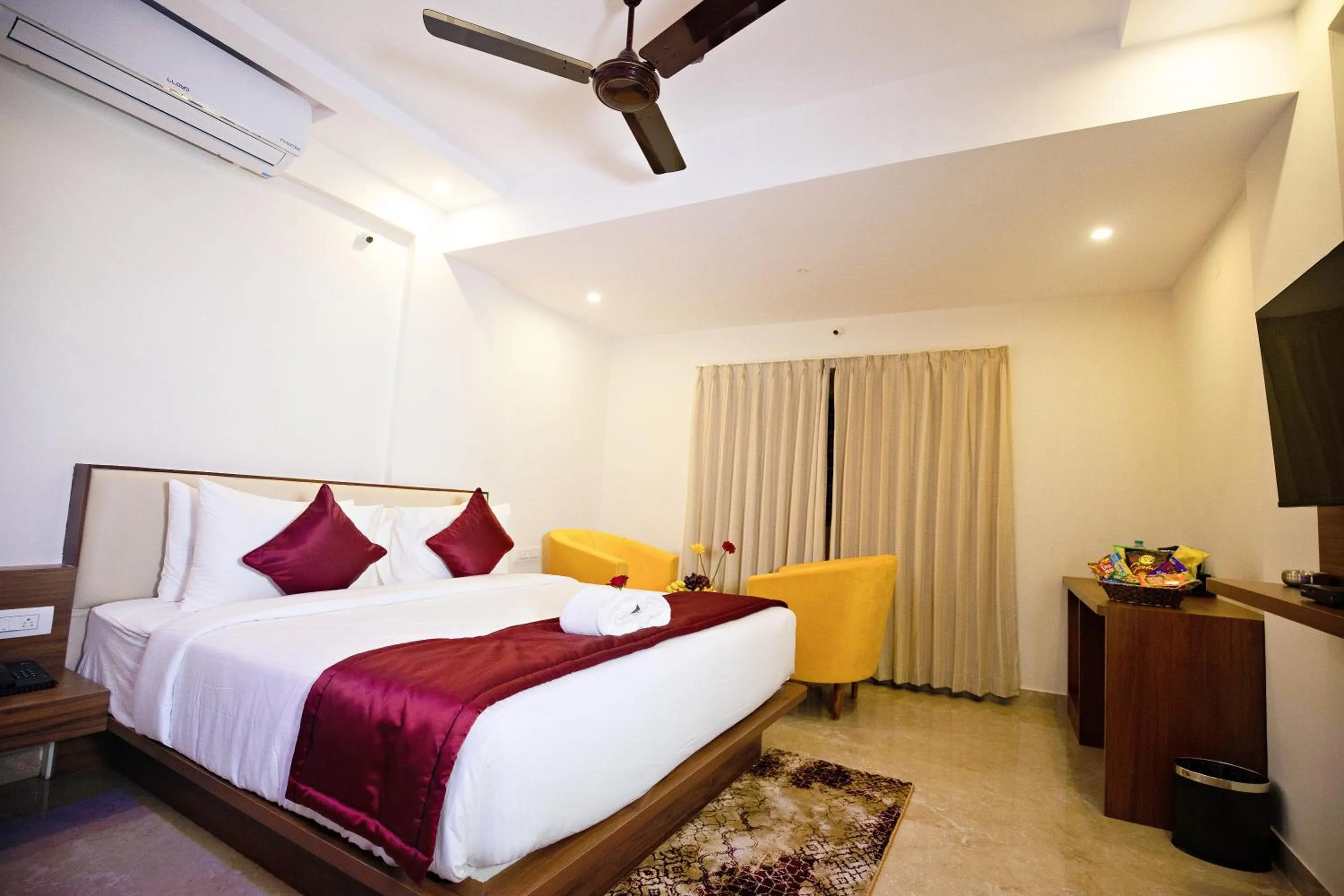 Bed in Villa Grand Hotel Near Kempegowda International Airport