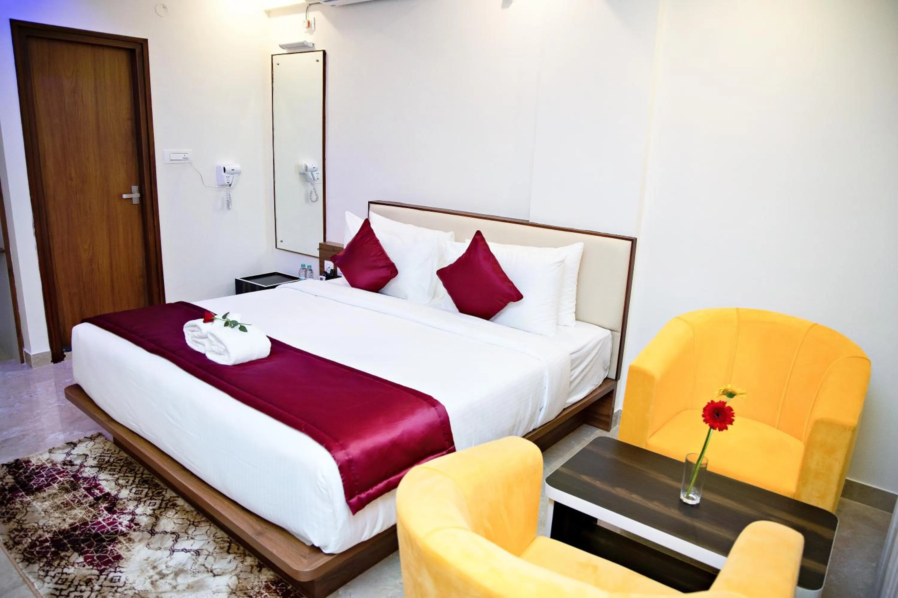 Bed in Villa Grand Hotel Near Kempegowda International Airport