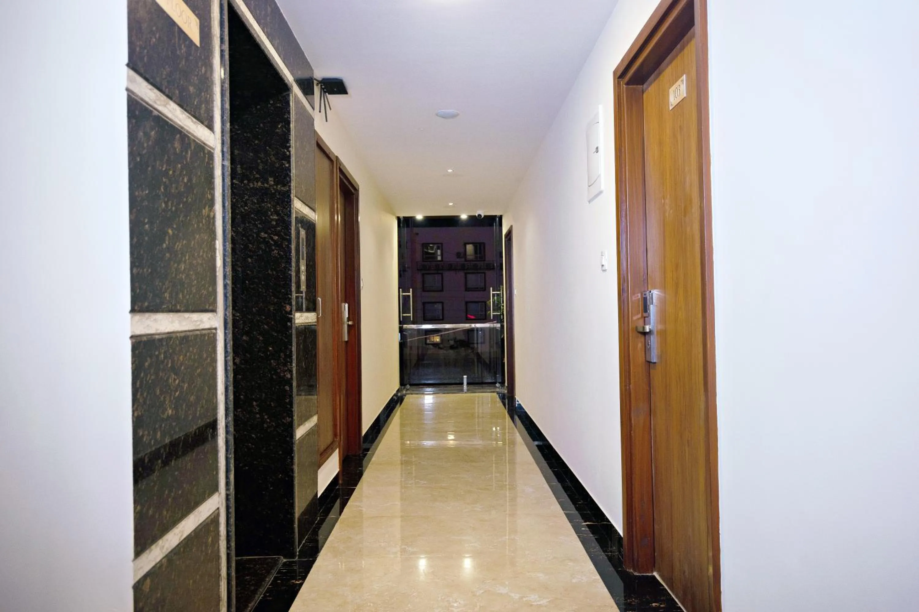 Lobby or reception in Villa Grand Hotel Near Kempegowda International Airport
