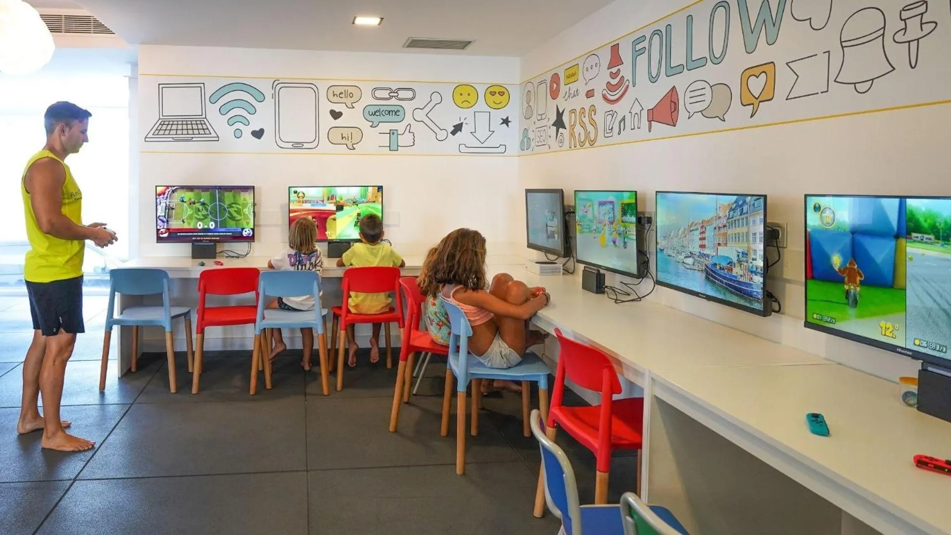 children in Evenia Zoraida Garden