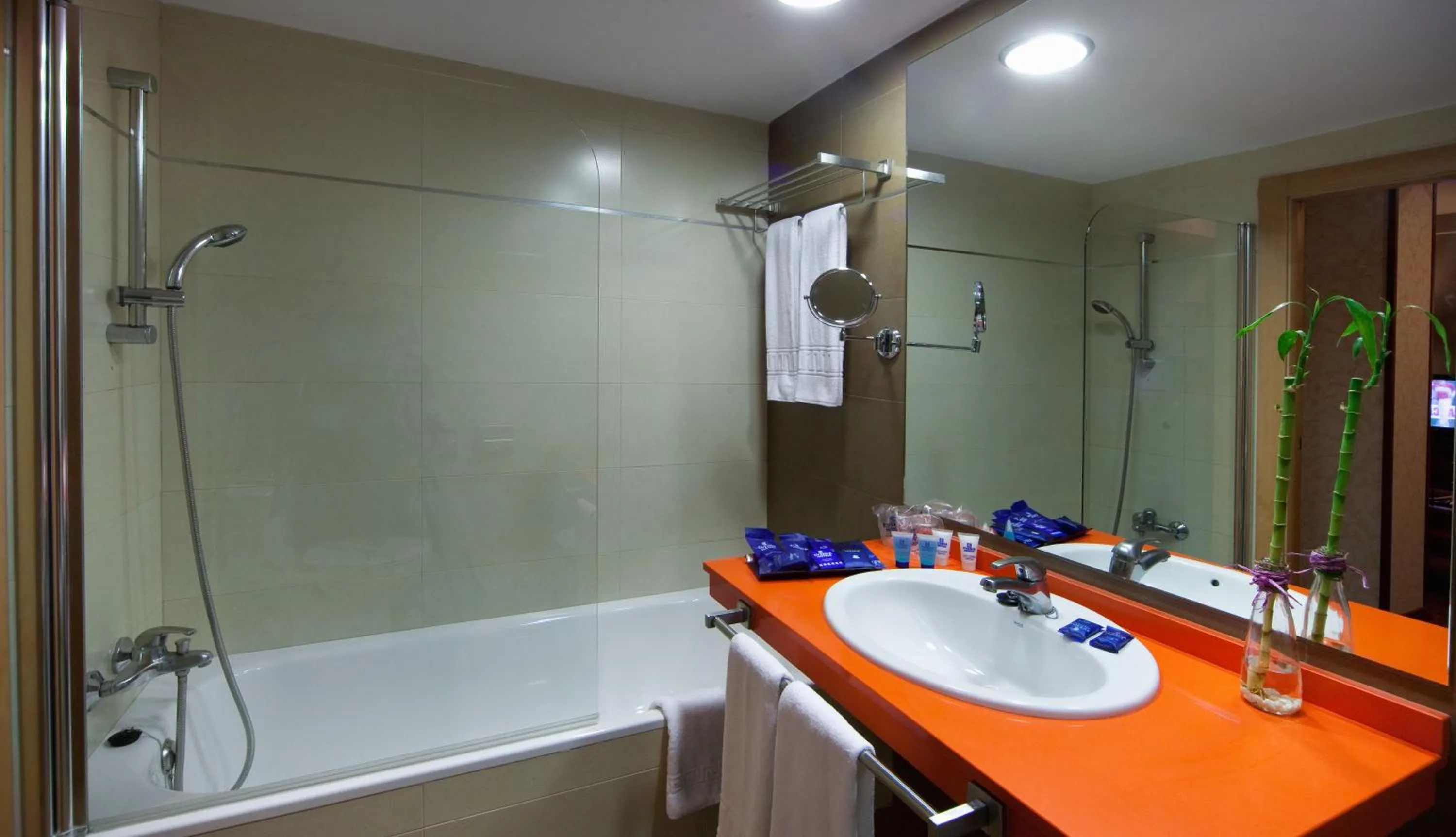 Bathroom in Evenia Zoraida Resort