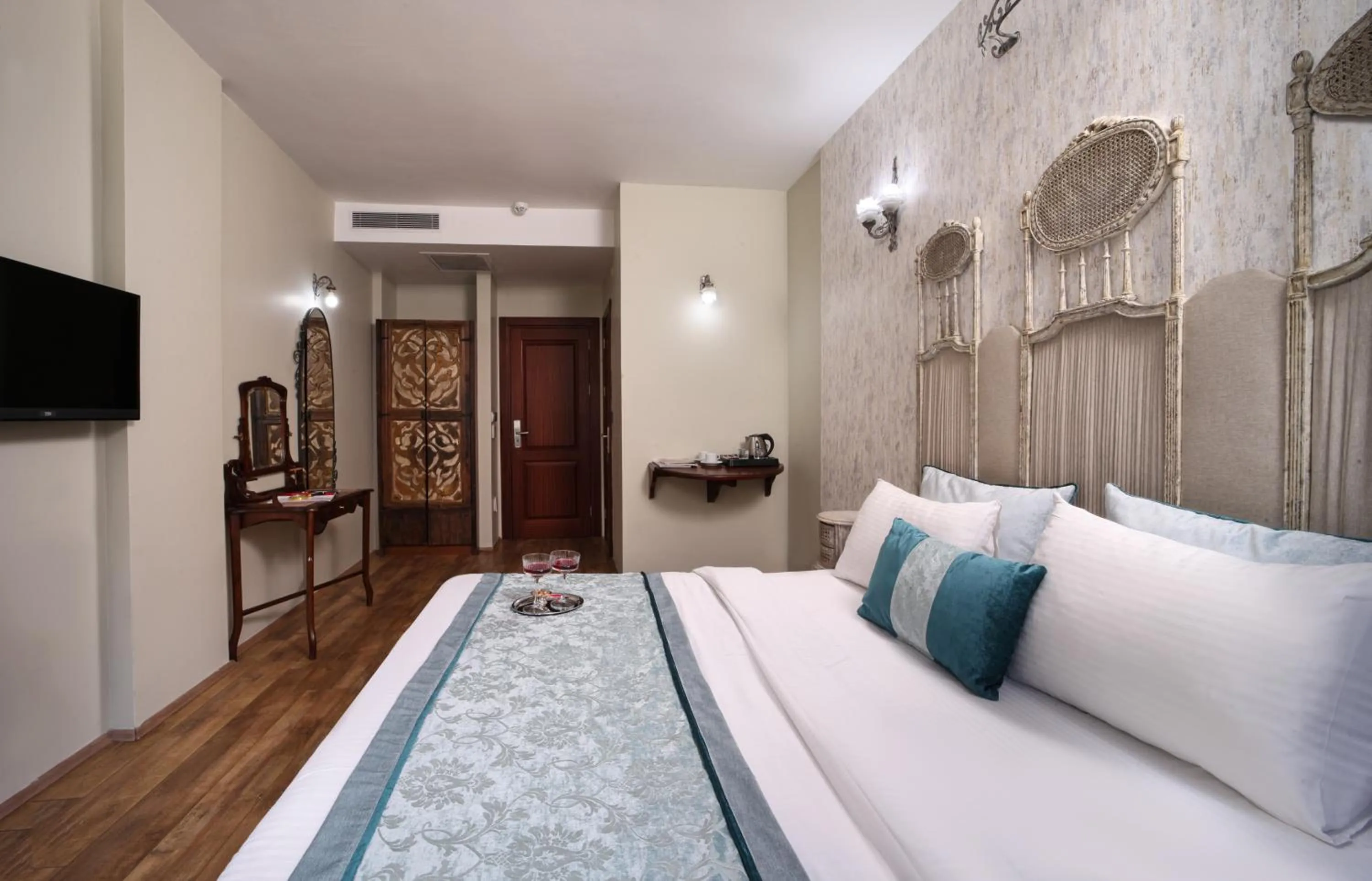 TV and multimedia, Bed in taksim çamdalı suit