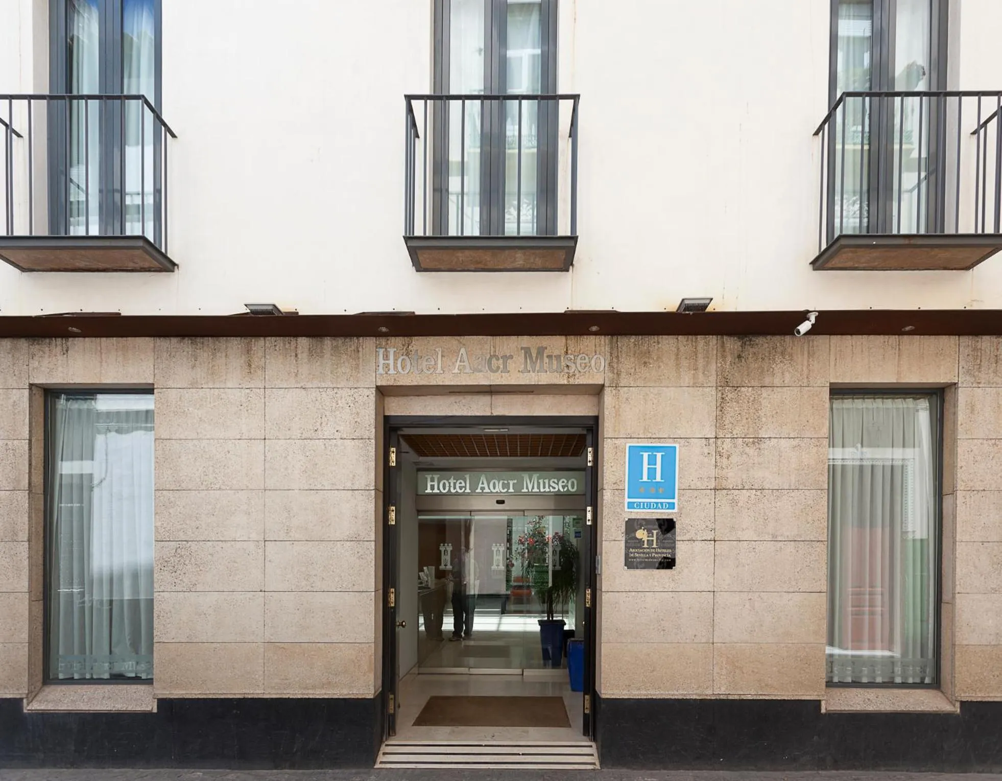 Facade/entrance in Hotel AACR Museo