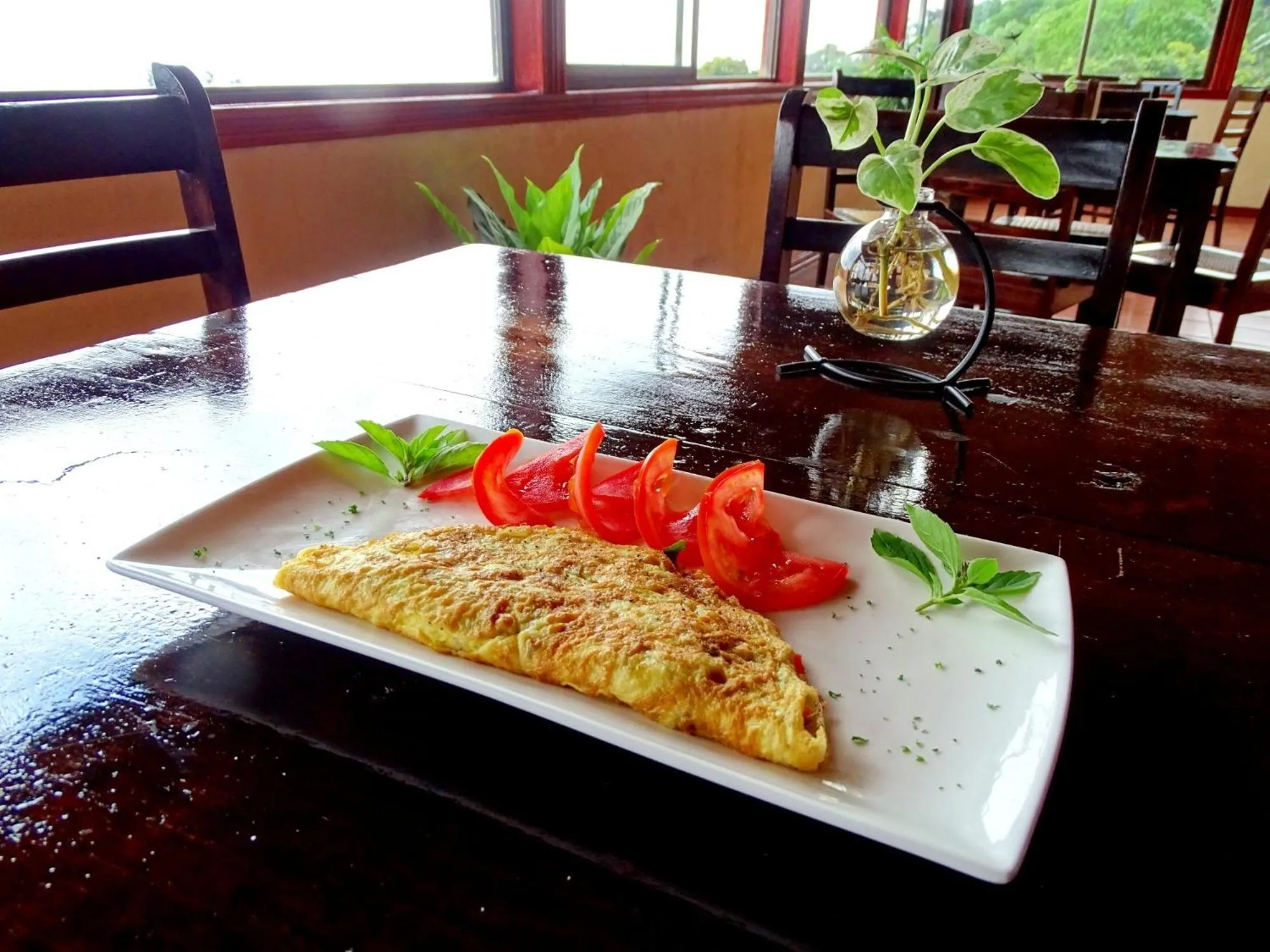 Breakfast in Miztli Lodge & Adventure