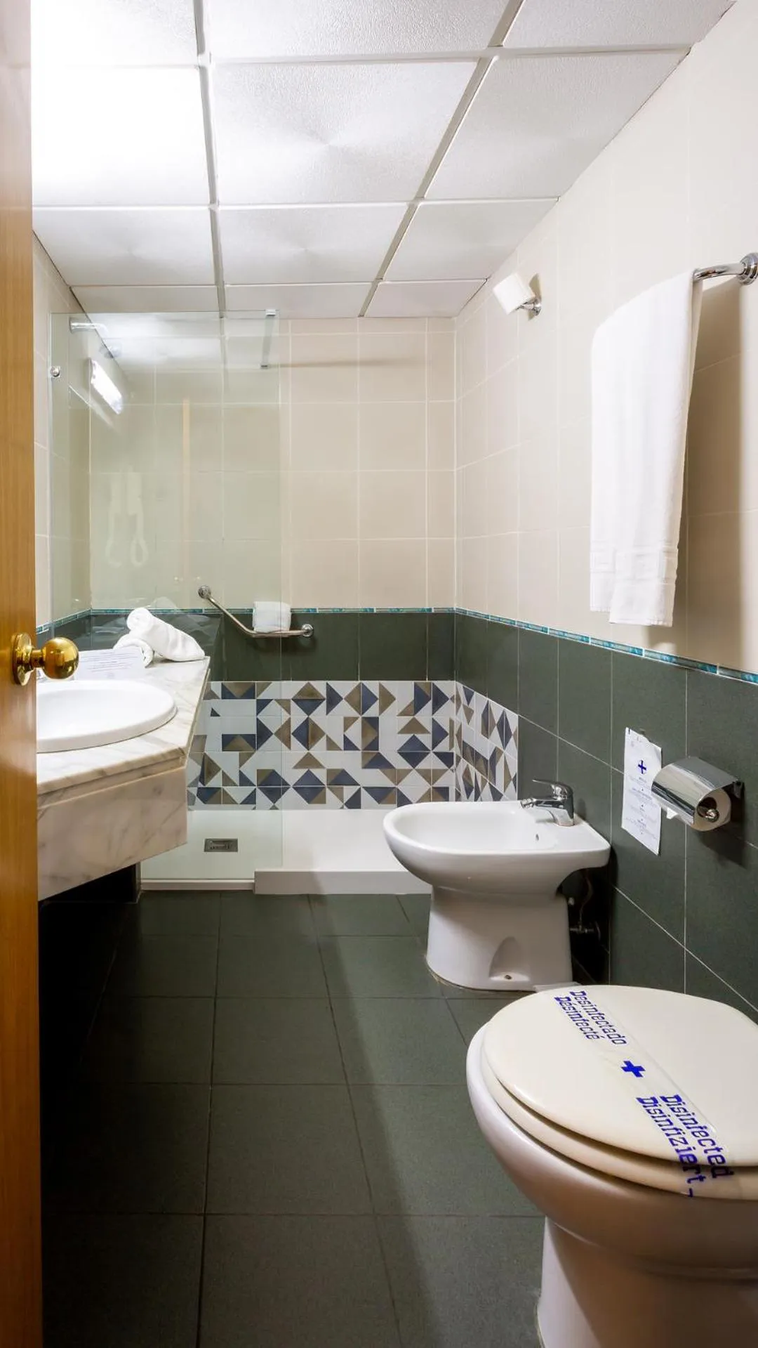 Public Bath in Hotel Zeus