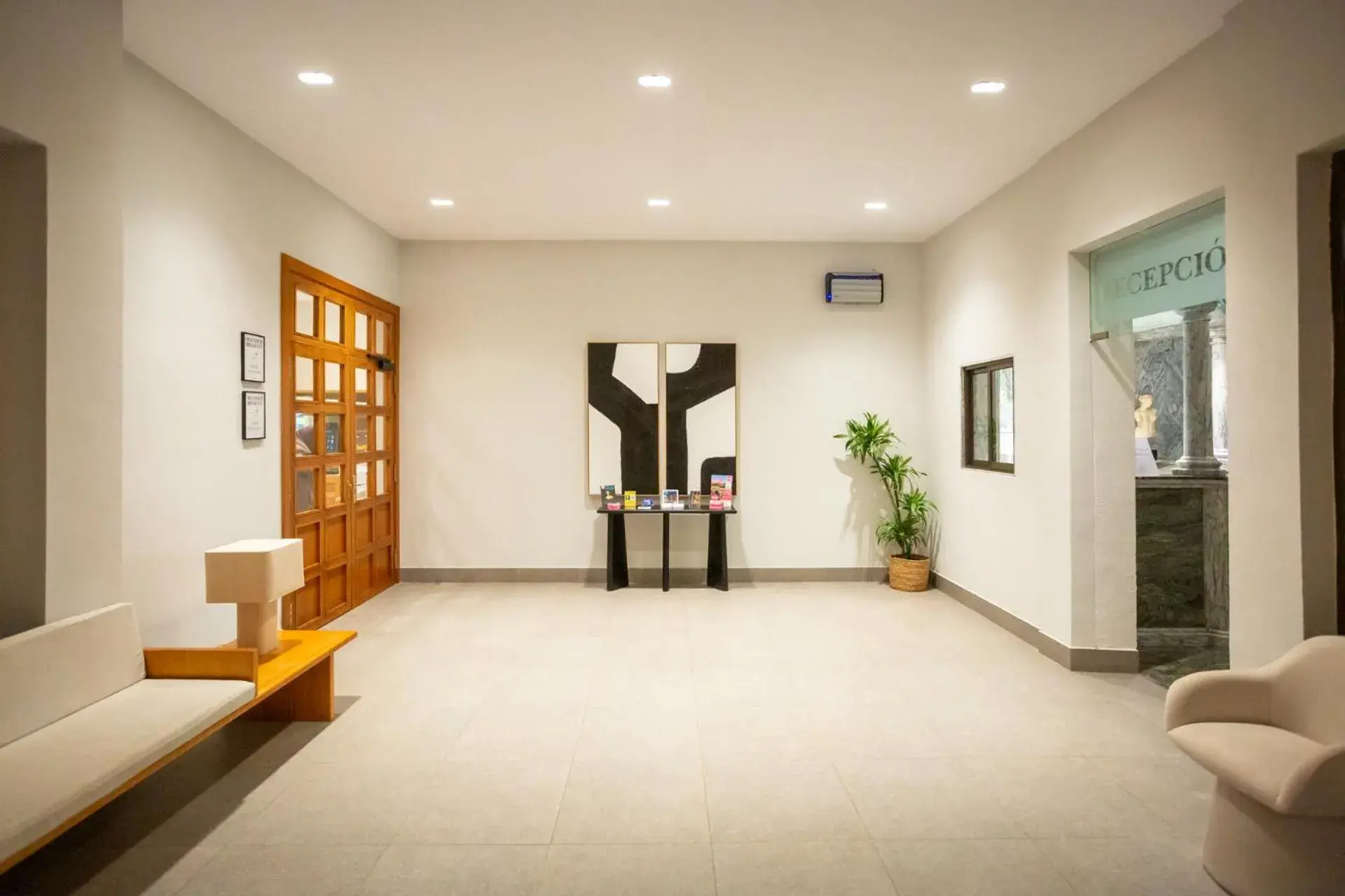 Lobby or reception in Hotel Zeus Lobby or reception in Hotel Zeus