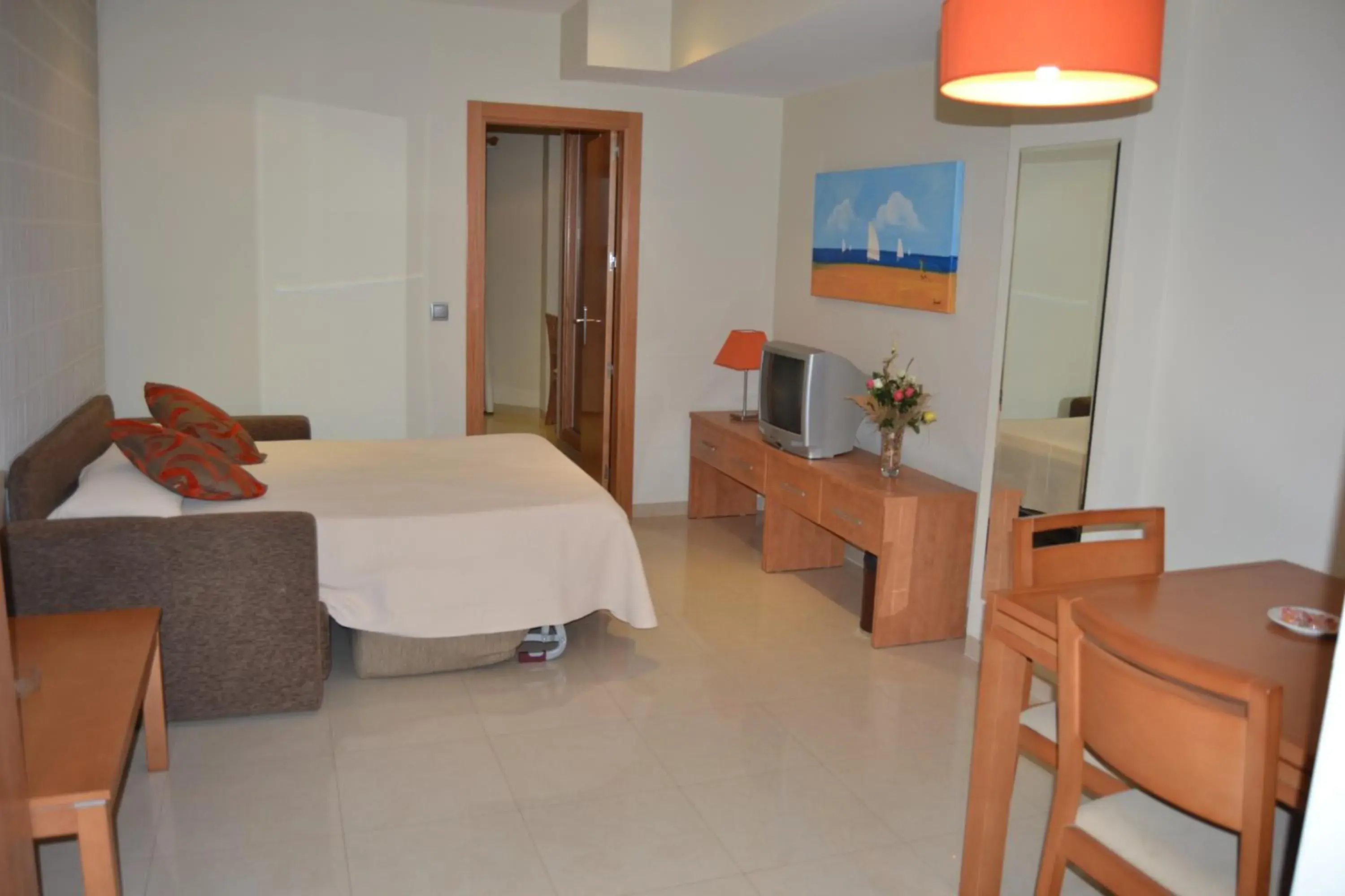 Living room, Bed in Aparthotel Bahía Living room, Bed in Aparthotel Bahía