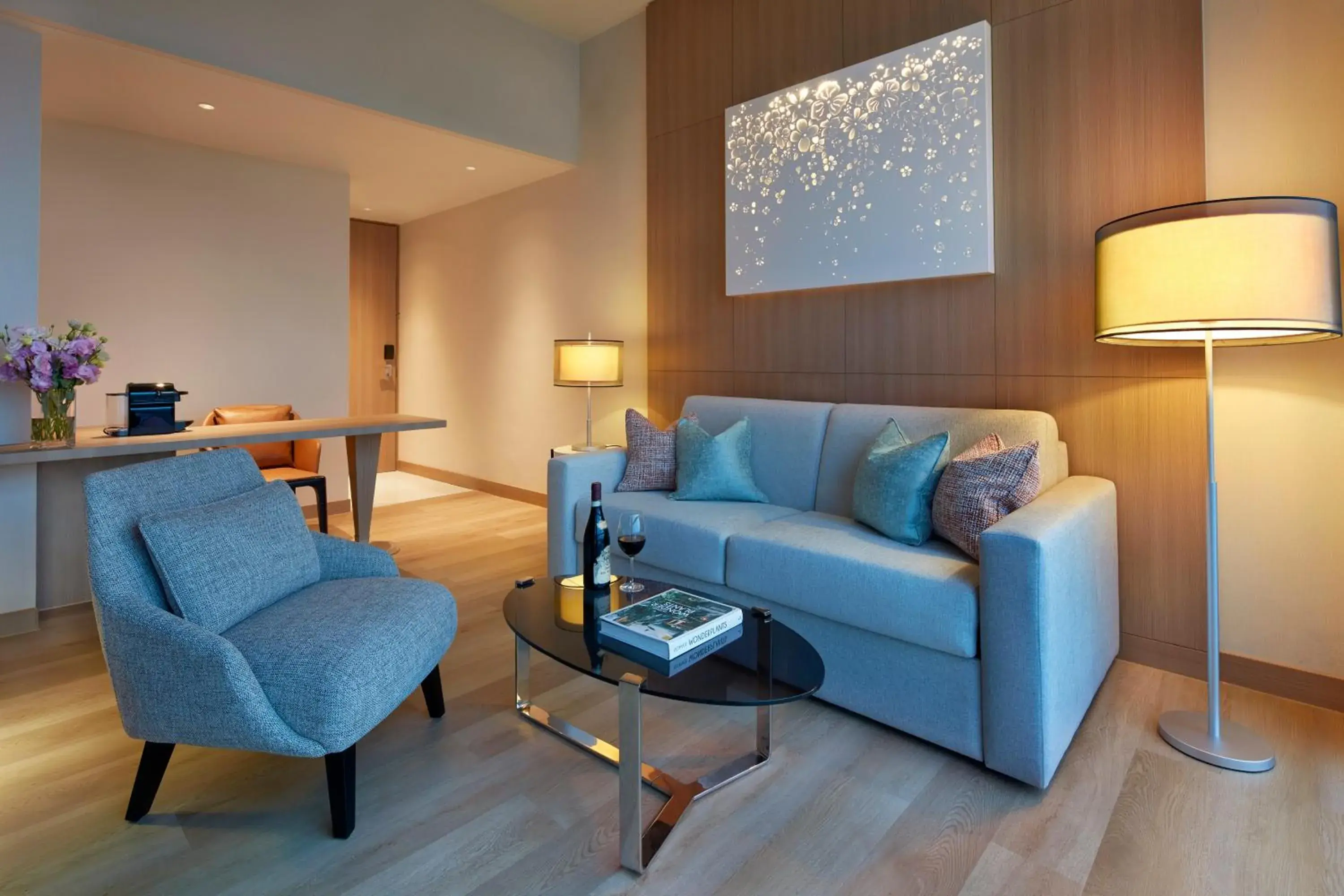 Executive Suite in Momentus Hotel Alexandra Executive Suite in Momentus Hotel Alexandra