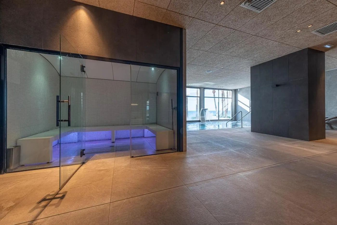 Swimming pool in Estival Torrequebrada