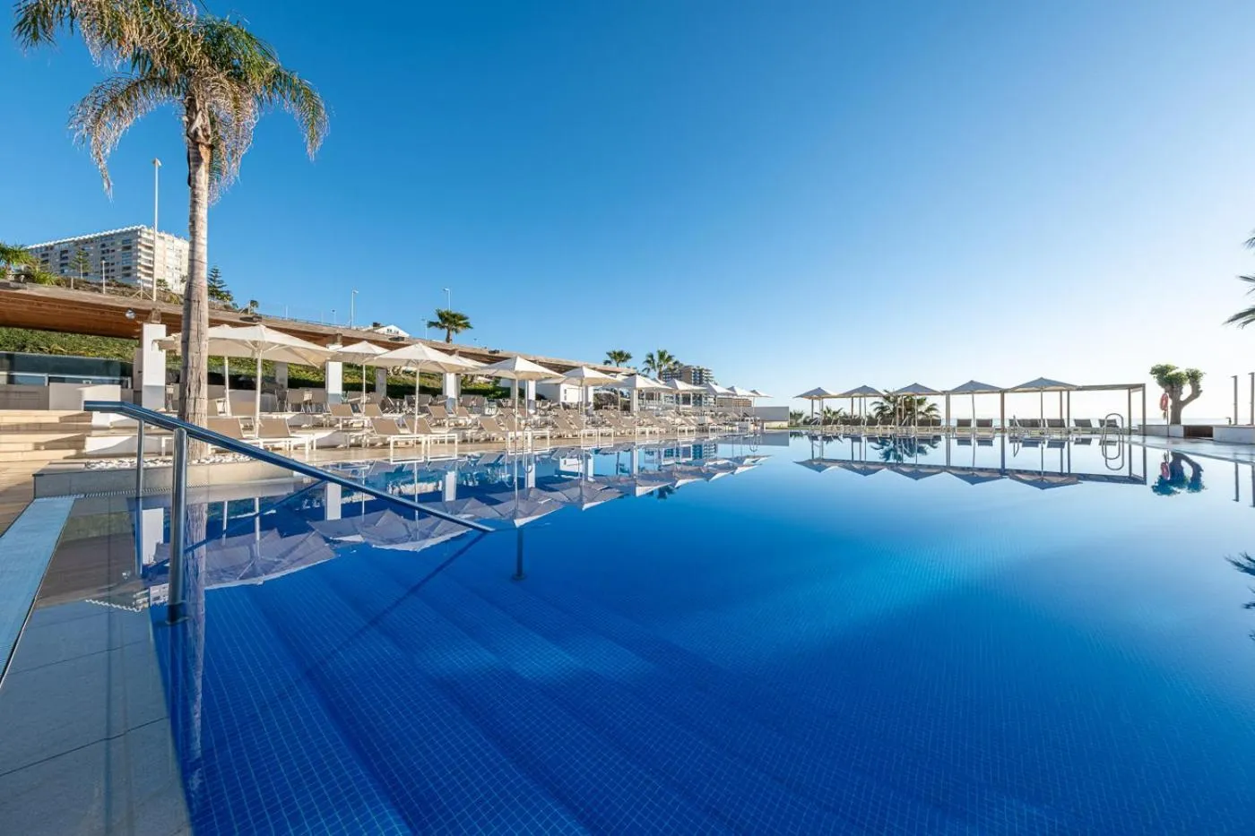 Swimming pool in Estival Torrequebrada