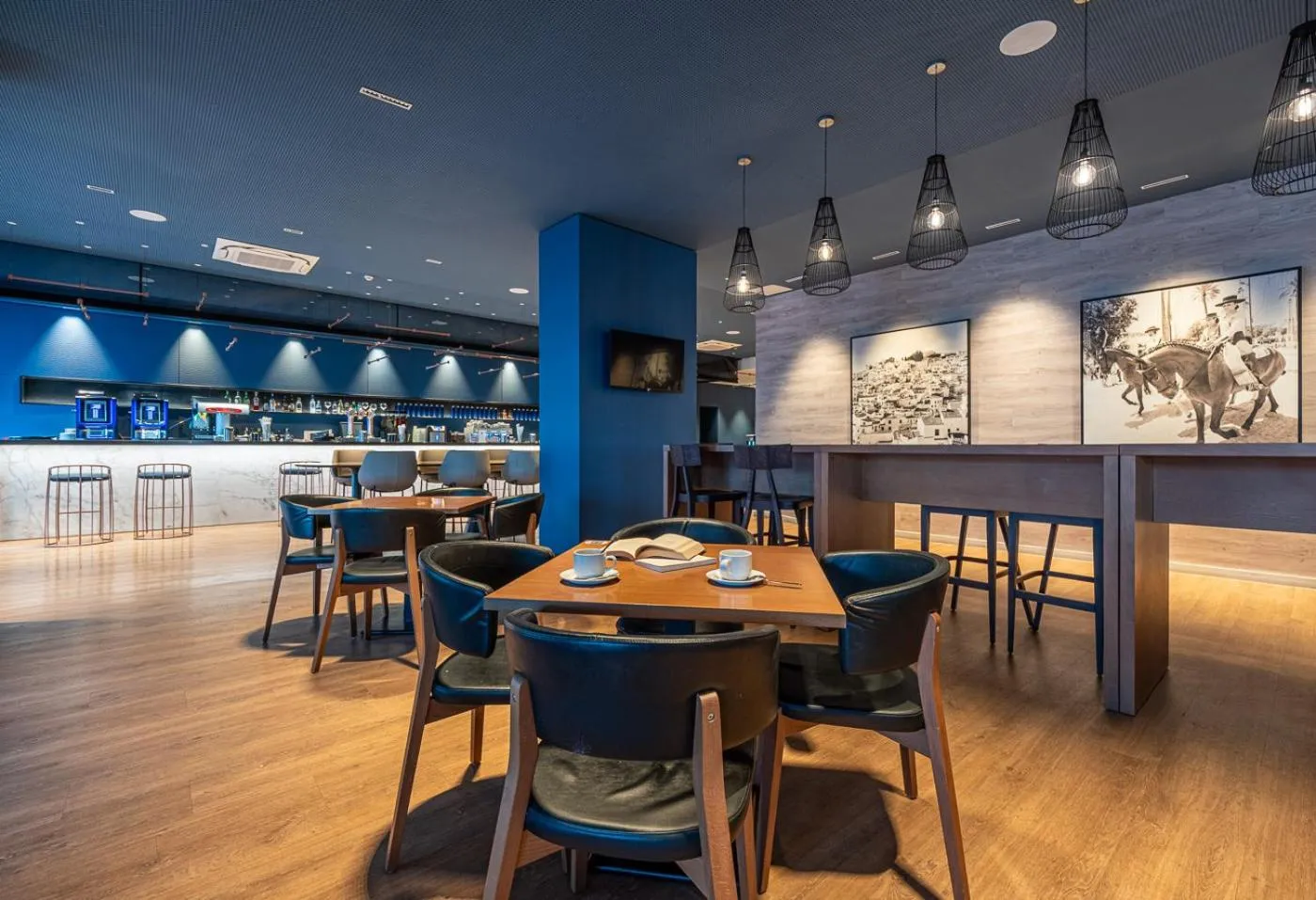 Lounge or bar in Estival Torrequebrada