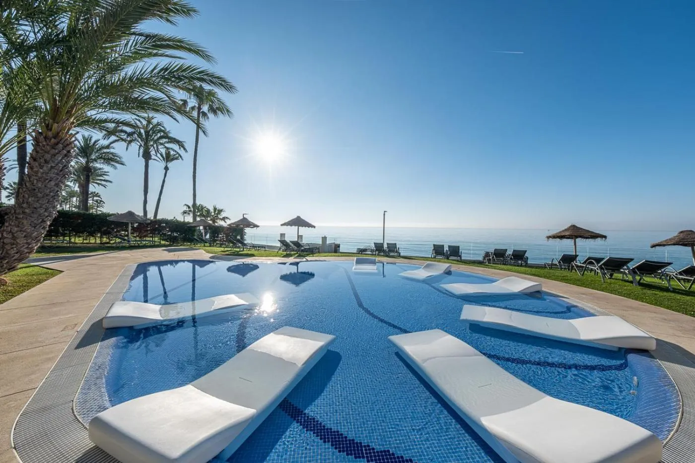 Swimming pool in Estival Torrequebrada