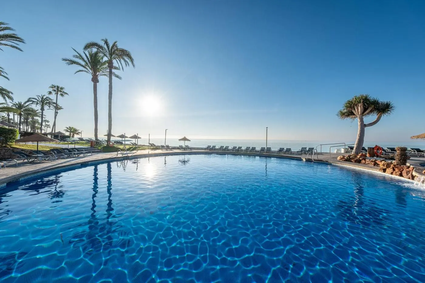 Swimming pool in Estival Torrequebrada