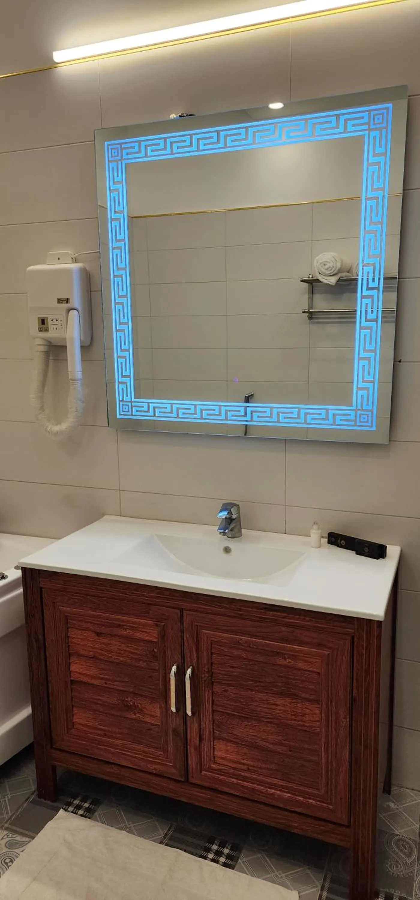 Bathroom in Lawrence View Hotel, Lahore