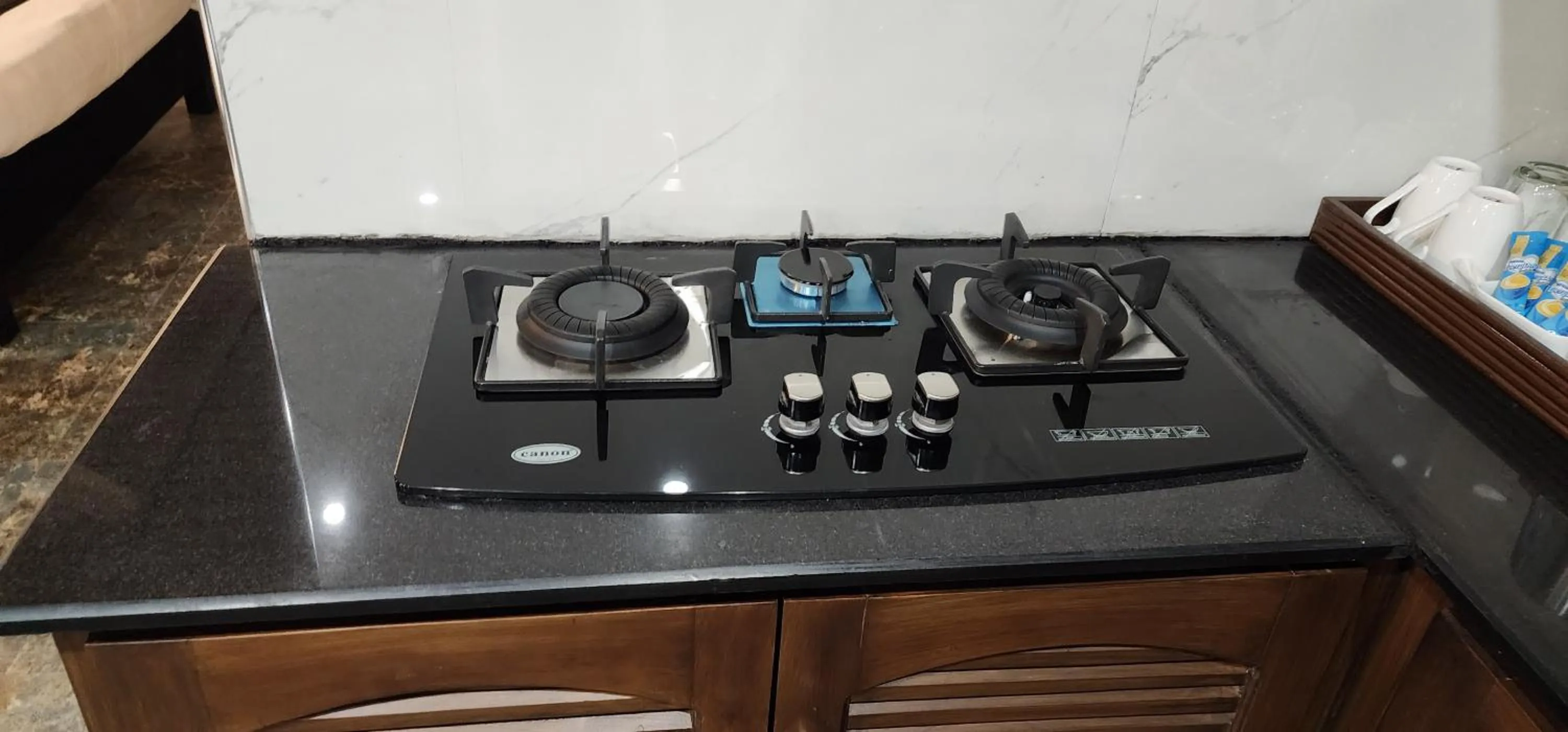 Kitchen or kitchenette in Lawrence View Hotel, Lahore