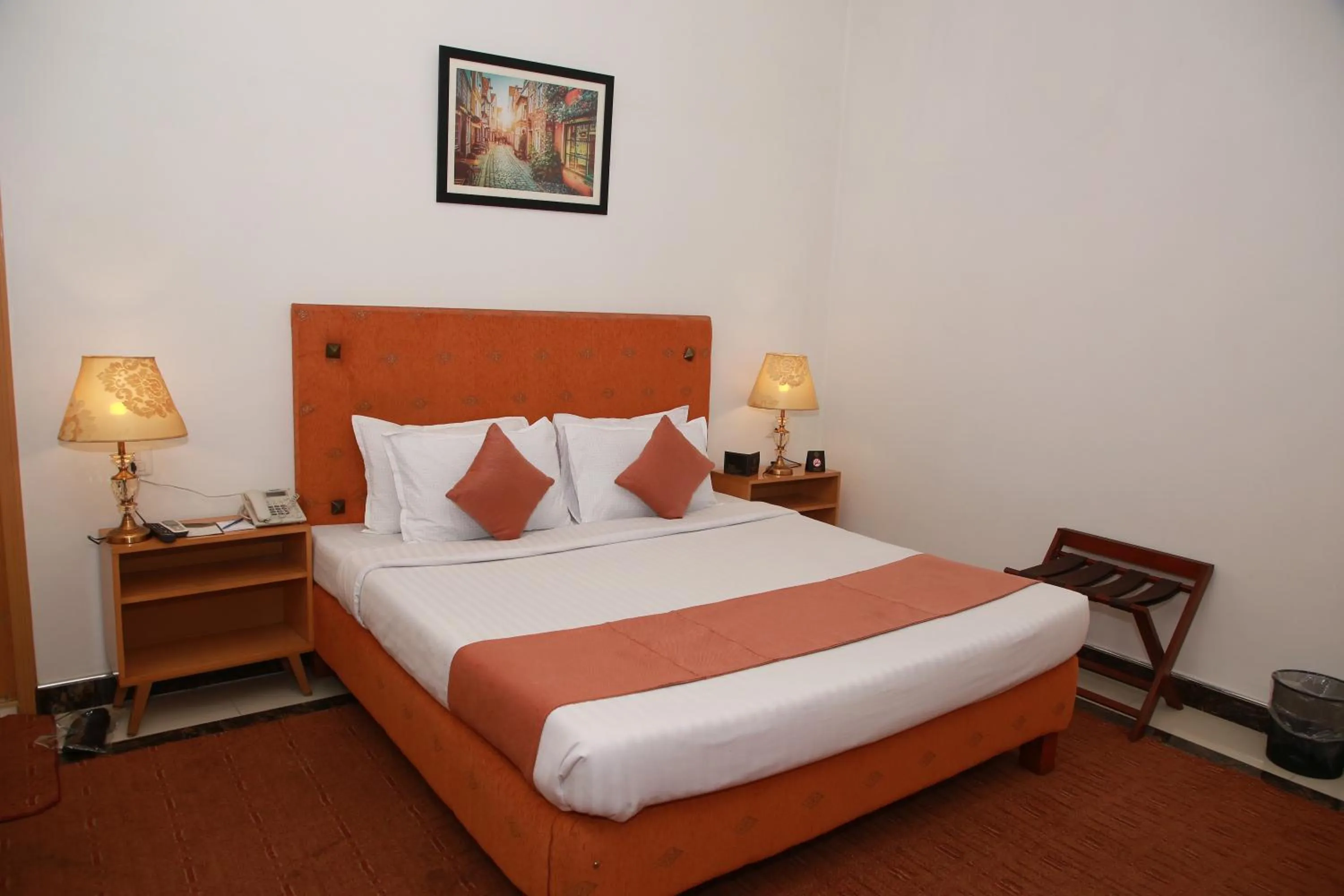 Bedroom, Bed in Lawrence View Hotel, Lahore