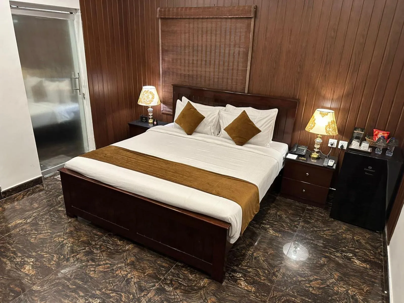 Bedroom, Bed in Lawrence View Hotel, Lahore