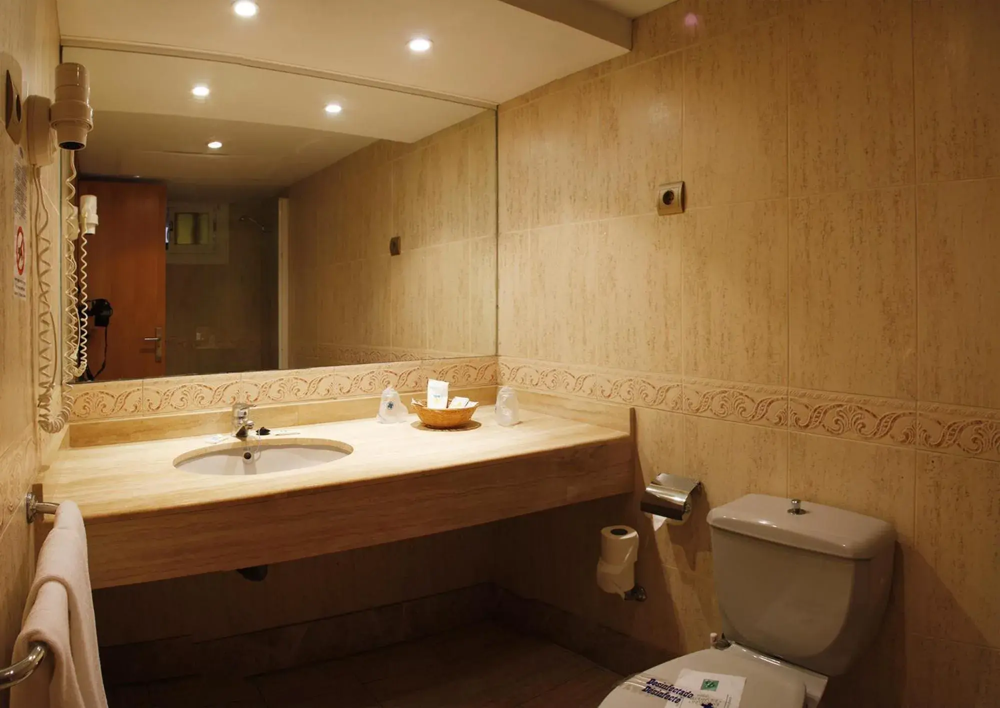 Bathroom in Bahía Serena Bathroom in Bahía Serena