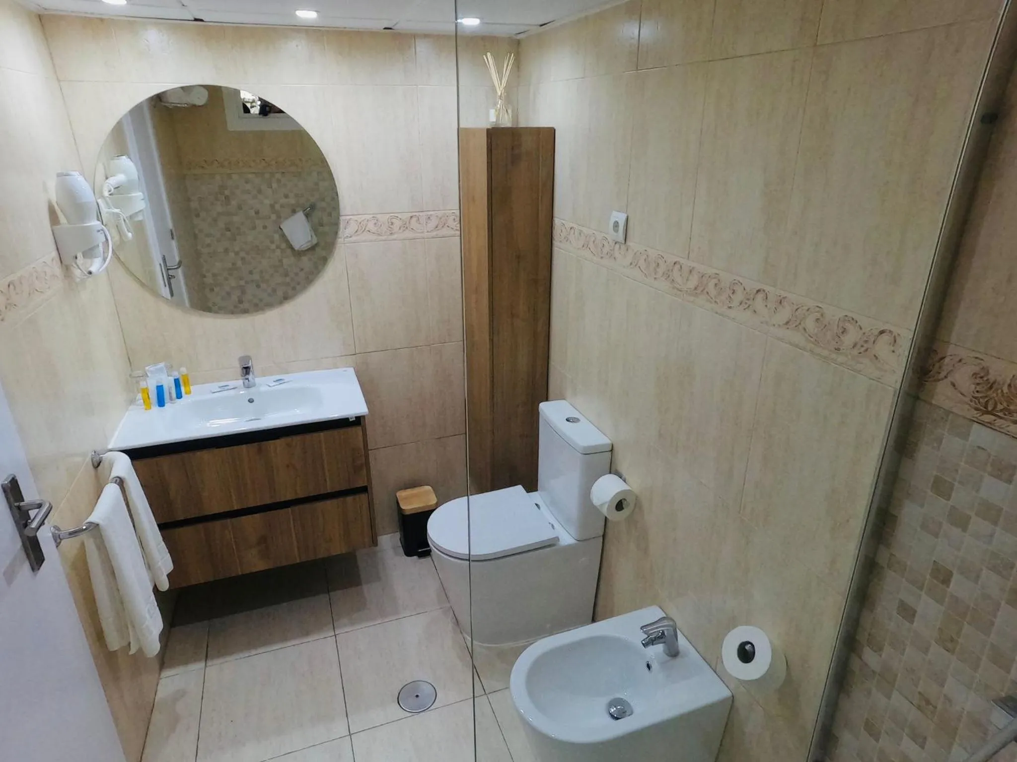 Shower in Bahía Serena